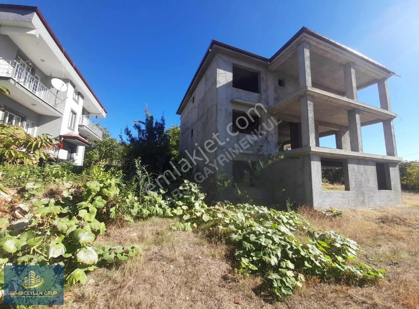 Bolvadin Özburun Bld. (Bahçelievler) Satılık Villa Afyon Karahisar Özburn Şehirönü M Köyünde Acil Satılık Villa