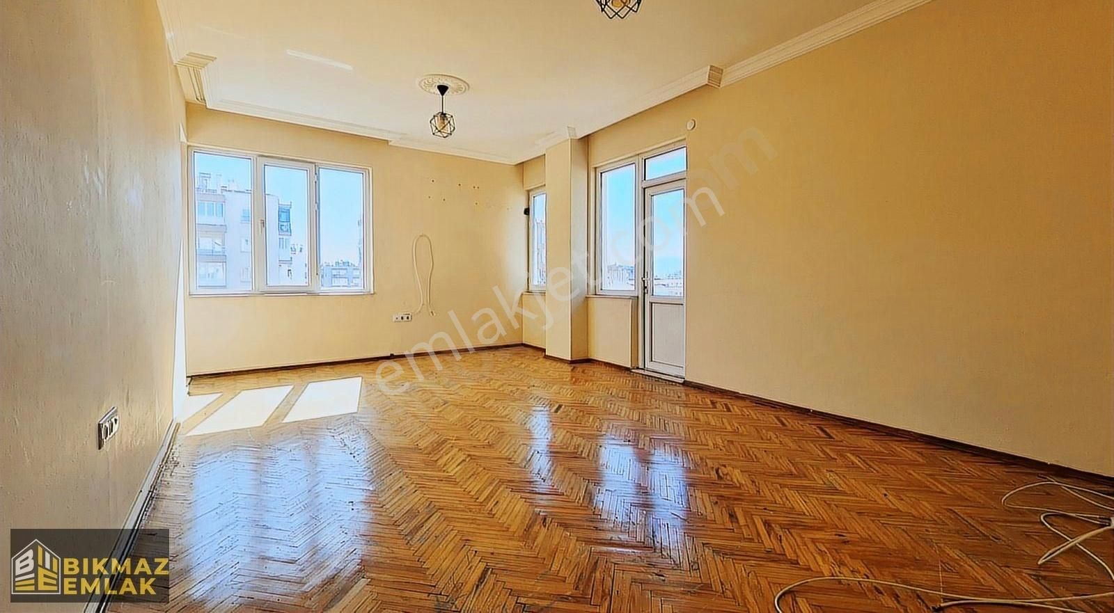 Muratpaşa Varlık Kiralık Daire Varlıkda Araka Kat Ayrı Mutfaklı Asansörlü 2+1 Kiralık Daire