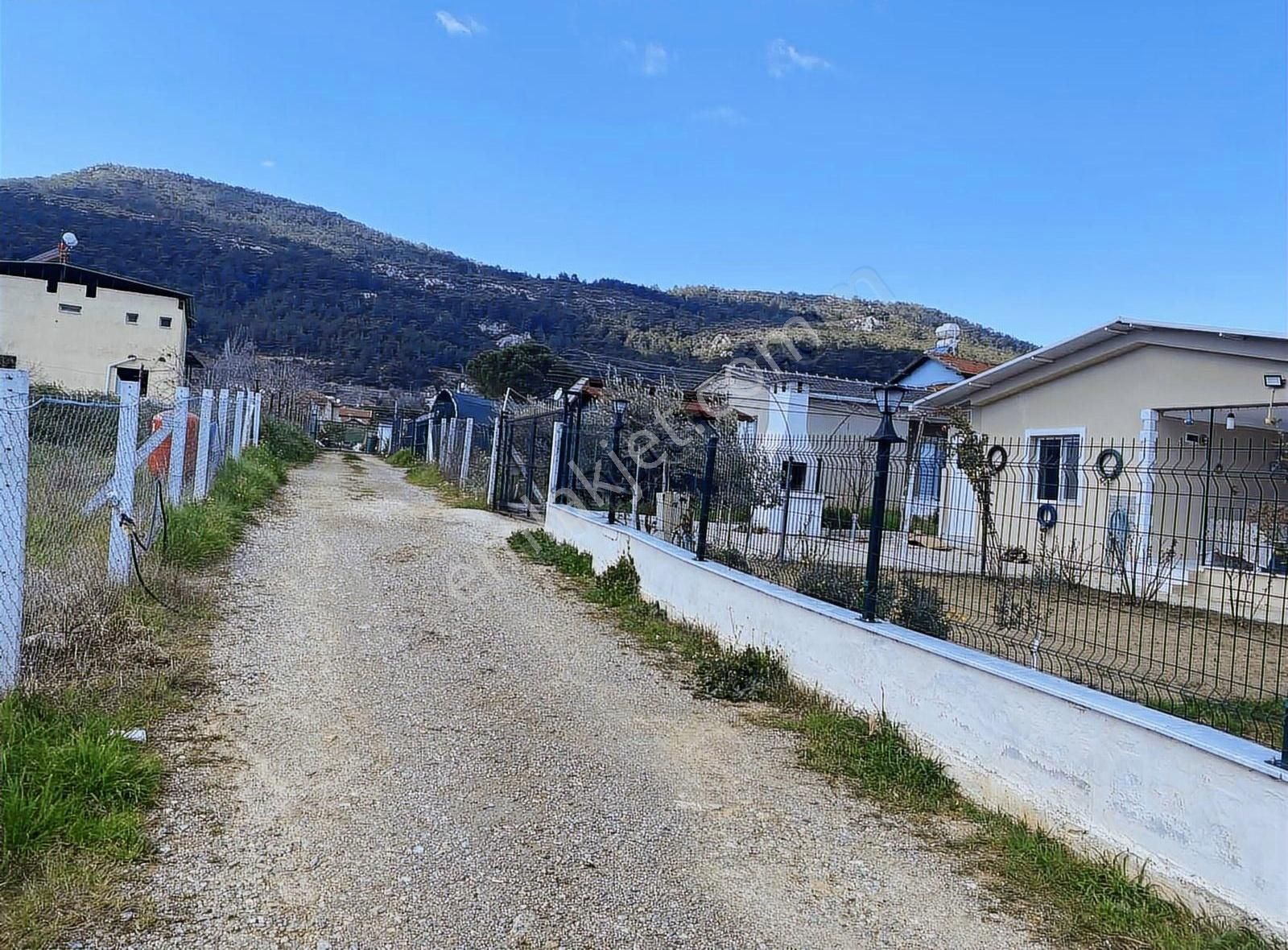 Menderes Ataköy Satılık Bağ & Bahçe Ataköy Köy İçinde Satılık Evli Arsa