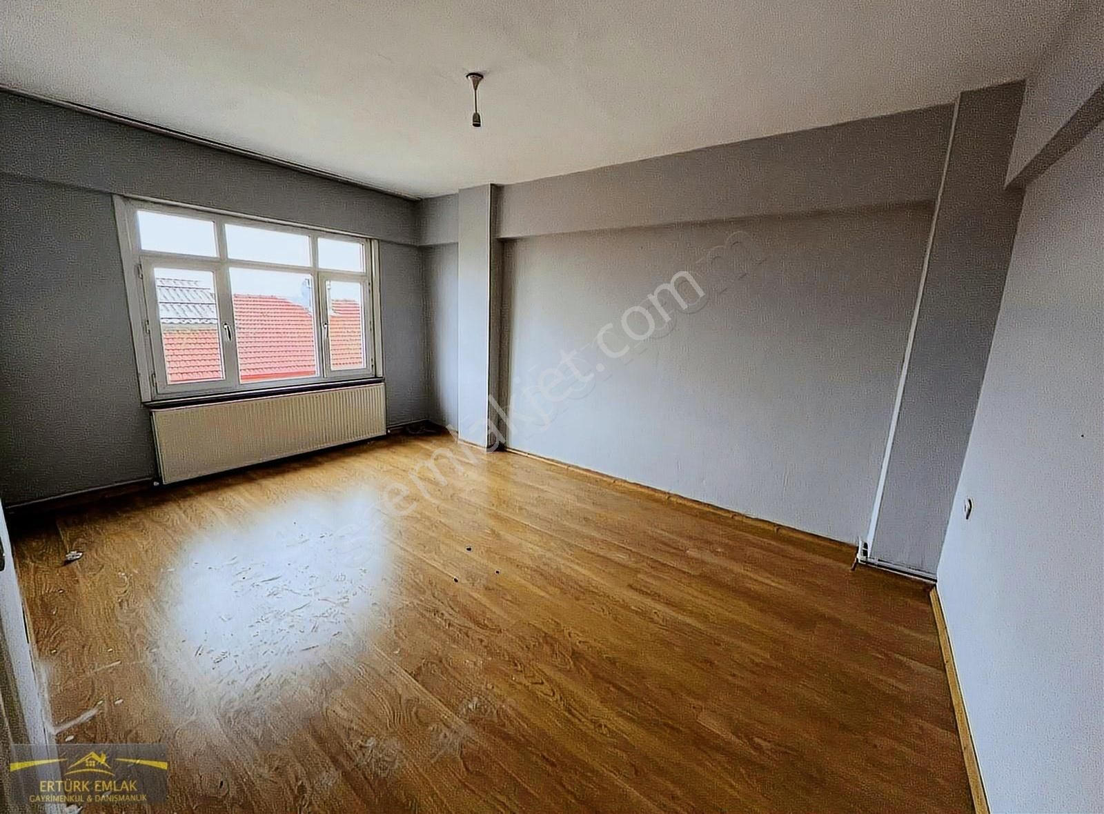 Çayırova Yeni Kiralık Daire Ertürk Emlak'tan Menderes Caddesi Üzerinde 2+1 90 M2 Ara Kat