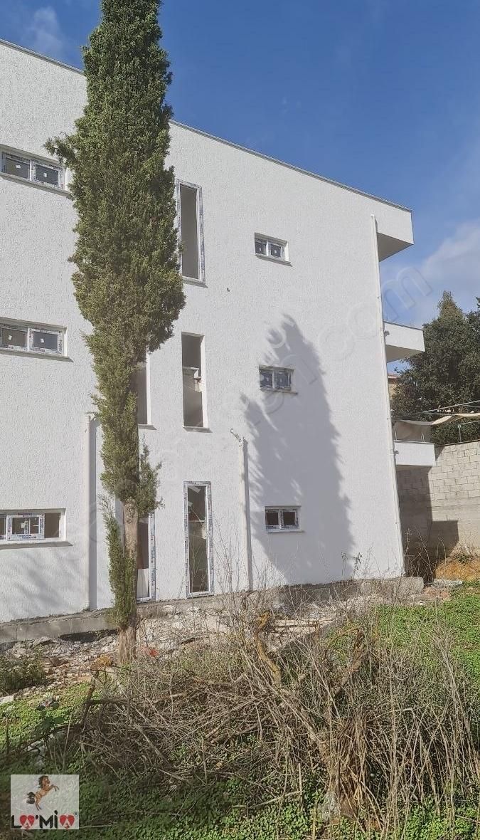Mumcular'da Satılık 2+1 Sıfır Daire İskanlı