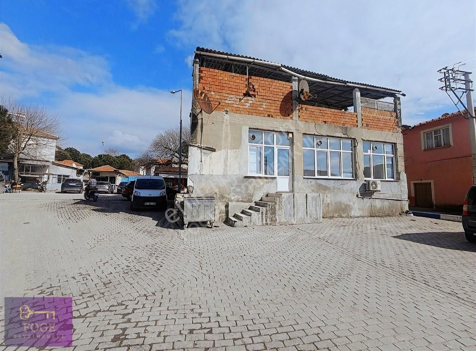 Foça Gerenköy Merkezde İki Katlı Komple Satılık Bina - Görsel 4