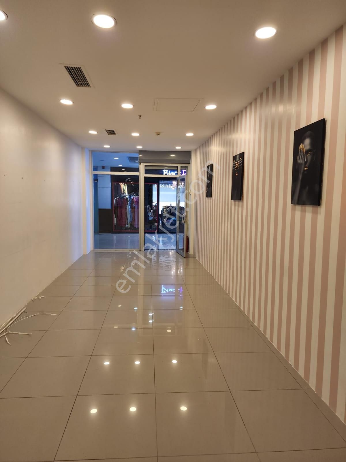 Bahçeşehir Merkez De Kc G Çarşı Da Satılık 32 M2. Dükkan - Görsel 5