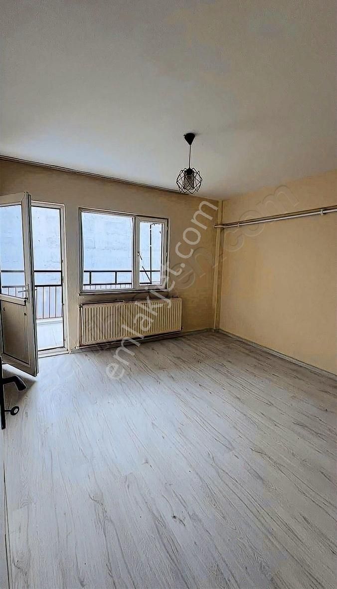 Efeler Cumhuriyet Kiralık Daire Cumhuriyette Kiralık İçi Yenilenmiş Doğalgazlı Daire