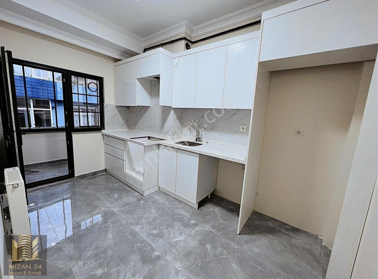 Zeytinburnu Beştelsiz Satılık Daire Zeytinburnu Satılık Daire 3+1 120m2 Beştelsiz De