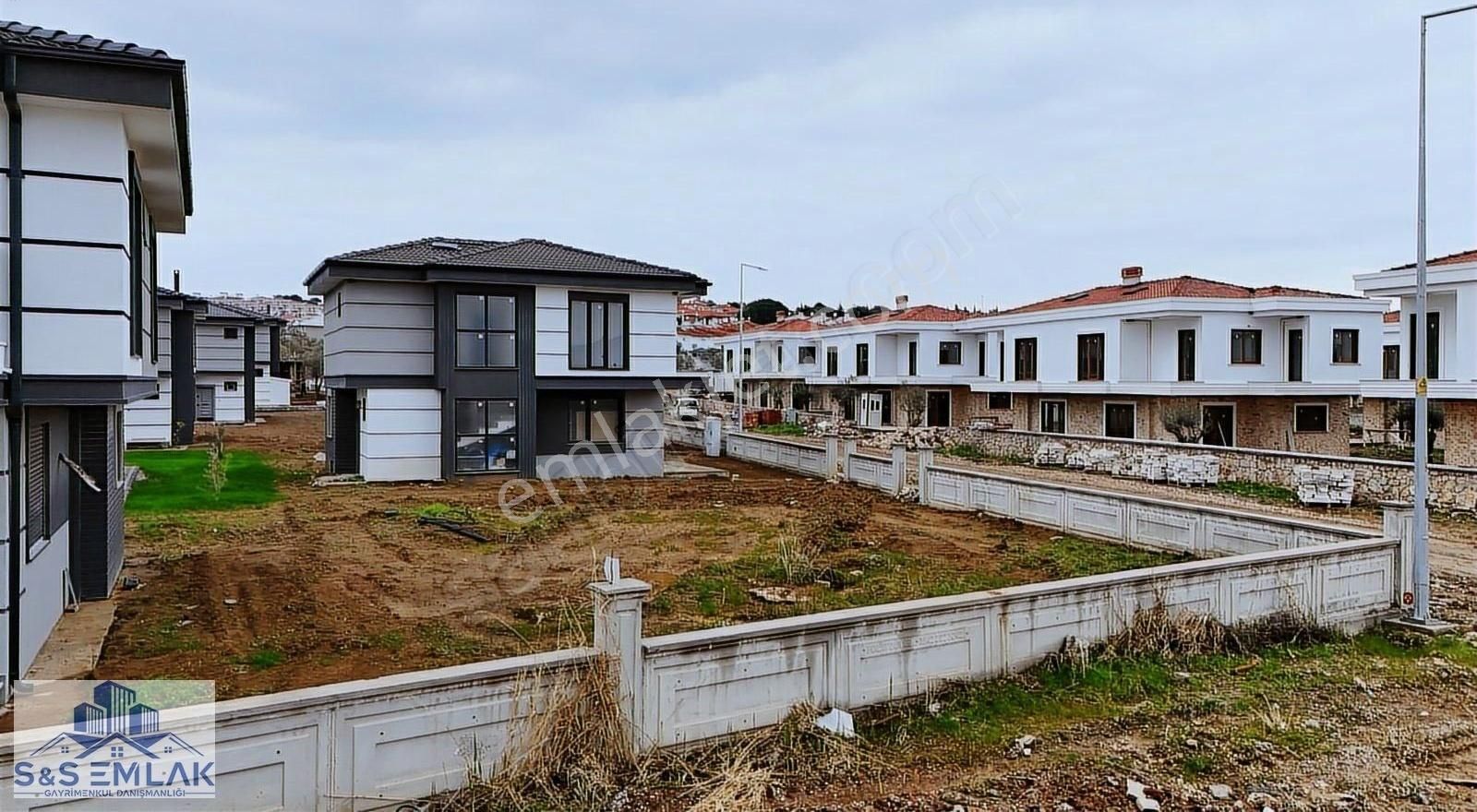 Gömeç Kemalpaşa Satılık Villa İmarlı S&s Emlak'dan Gömeç Kemalpaşa'da 260 M2 Satılık Villa Arsası