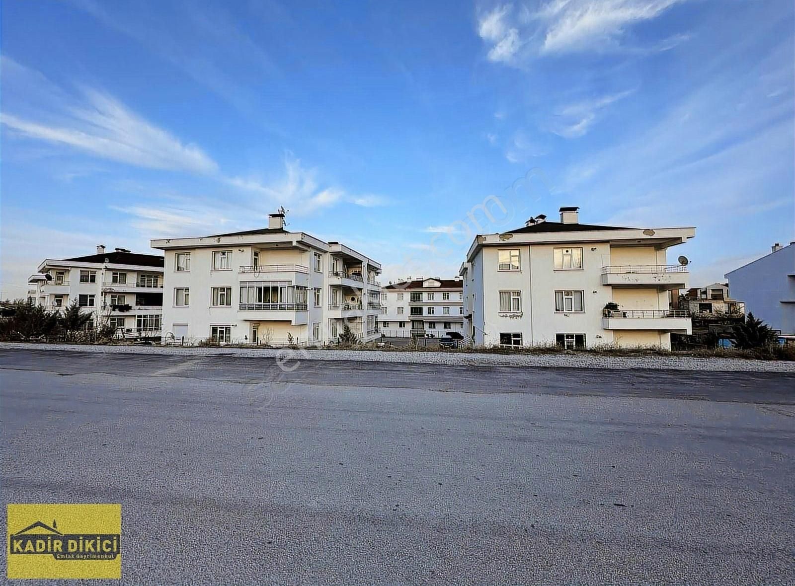 Selçuklu Hanaybaşı Satılık Daire Kadir Dikici'den Hocacihan Hanaybaşı Mahallesi Site İçi2+1 Daire