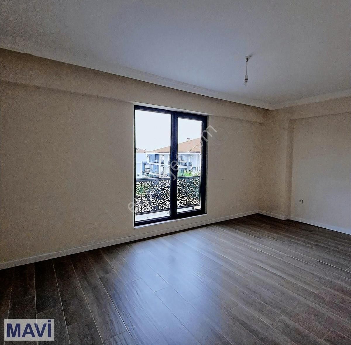 Serdivan Yazlık Satılık Daire Remax Rıdvan Gedik'ten Site İçerisinde 3 +1 Satılık Süper Daire