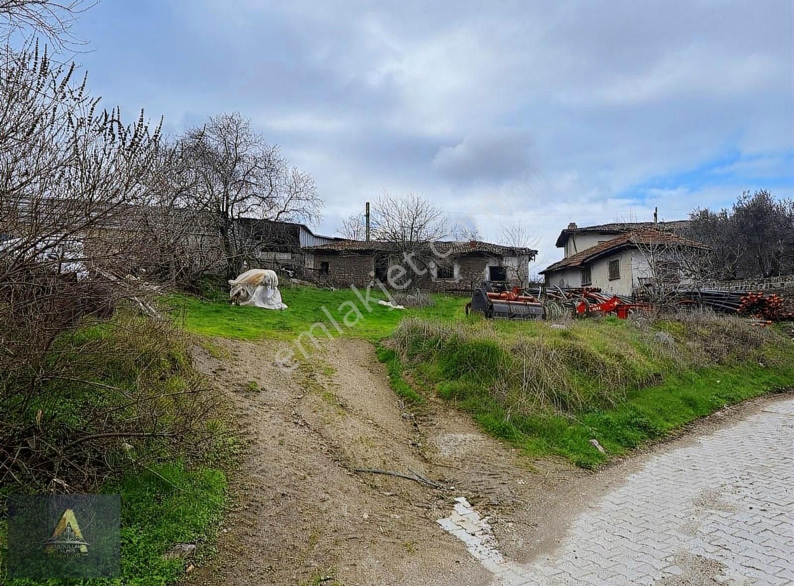 Sındırgı İbiller Satılık Konut İmarlı Merkez'e Yakın Köy İçi İmarlı Arsa