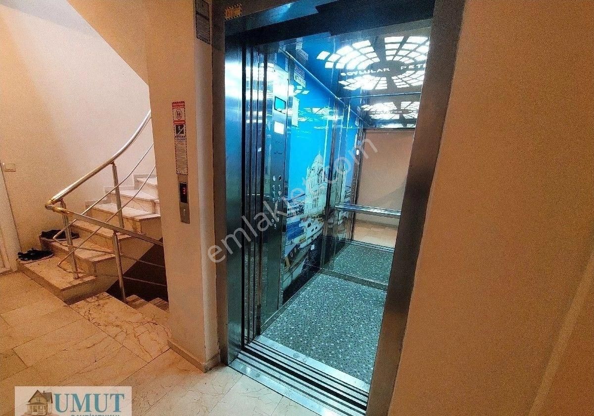 Gazi Osman Paşa Küçük Köy De Satılık Asansörlü Dubleks 3+2 175 M2 Metroya Yakın Mesafededir - Görsel 24