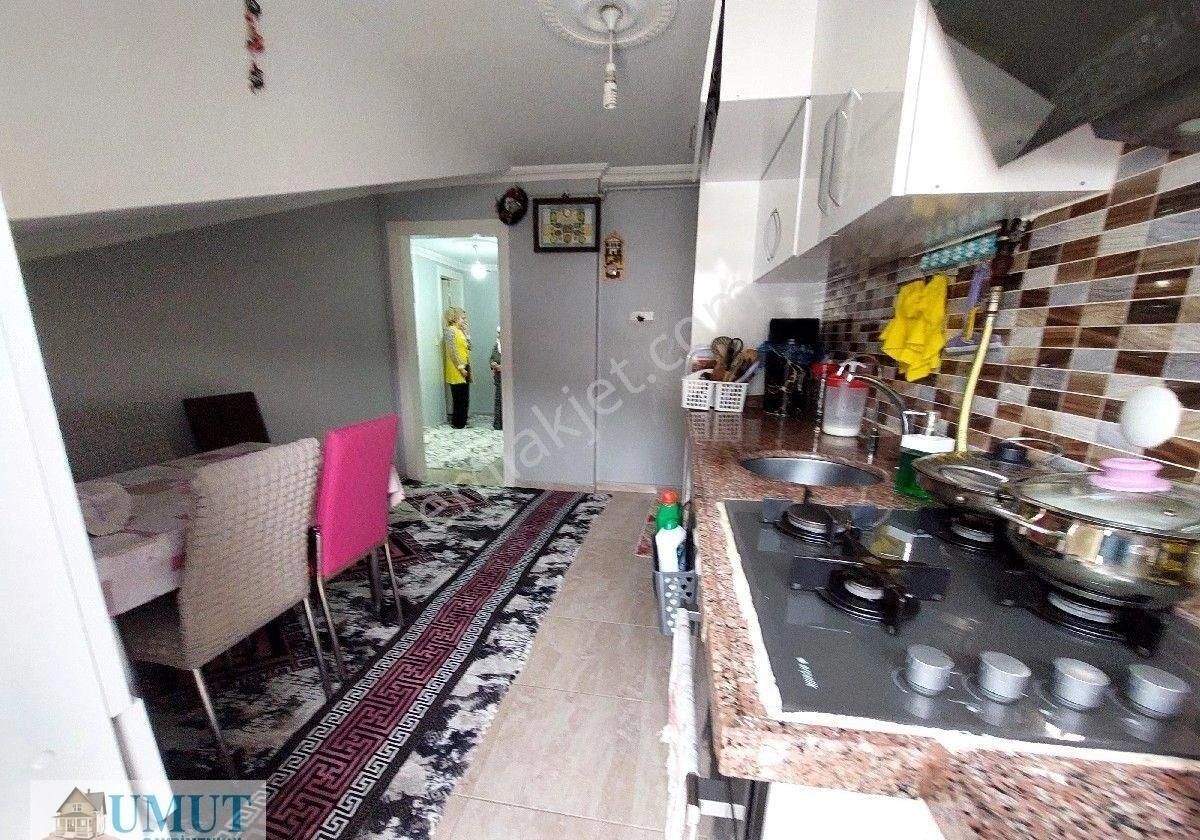 Gazi Osman Paşa Küçük Köy De Satılık Asansörlü Dubleks 3+2 175 M2 Metroya Yakın Mesafededir - Görsel 4