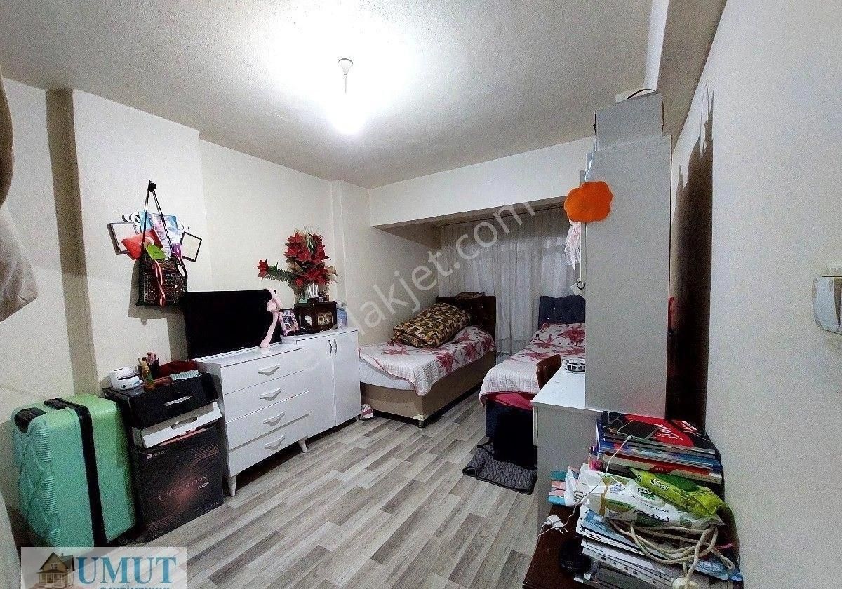 Gaziosmanpaşa Küçükköy De Satılık Ters Dubleks 4+2 165 M2 Çift Girişli İki Aile Yaşacak Şeklin De - Görsel 2