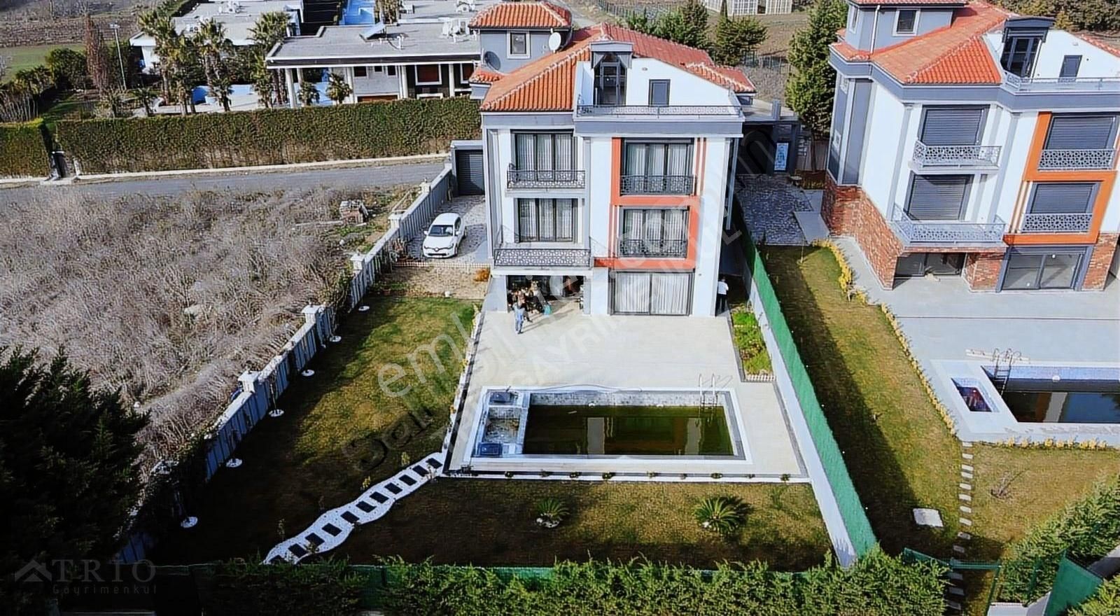 Silivri Ortaköy Satılık Villa Silivri Ortaköy Çamlıtepe Müstakil Havuzlu Deniz Manzaralı Villa