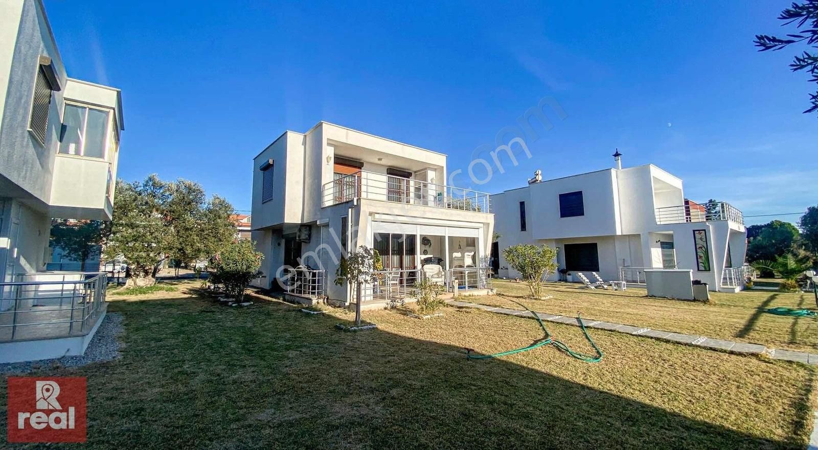 Ayvalık Küçükköy Satılık Villa Tuzla Mevkiinde Denize Sıfır Site İçerisinde 3+1 Müstakil Villa