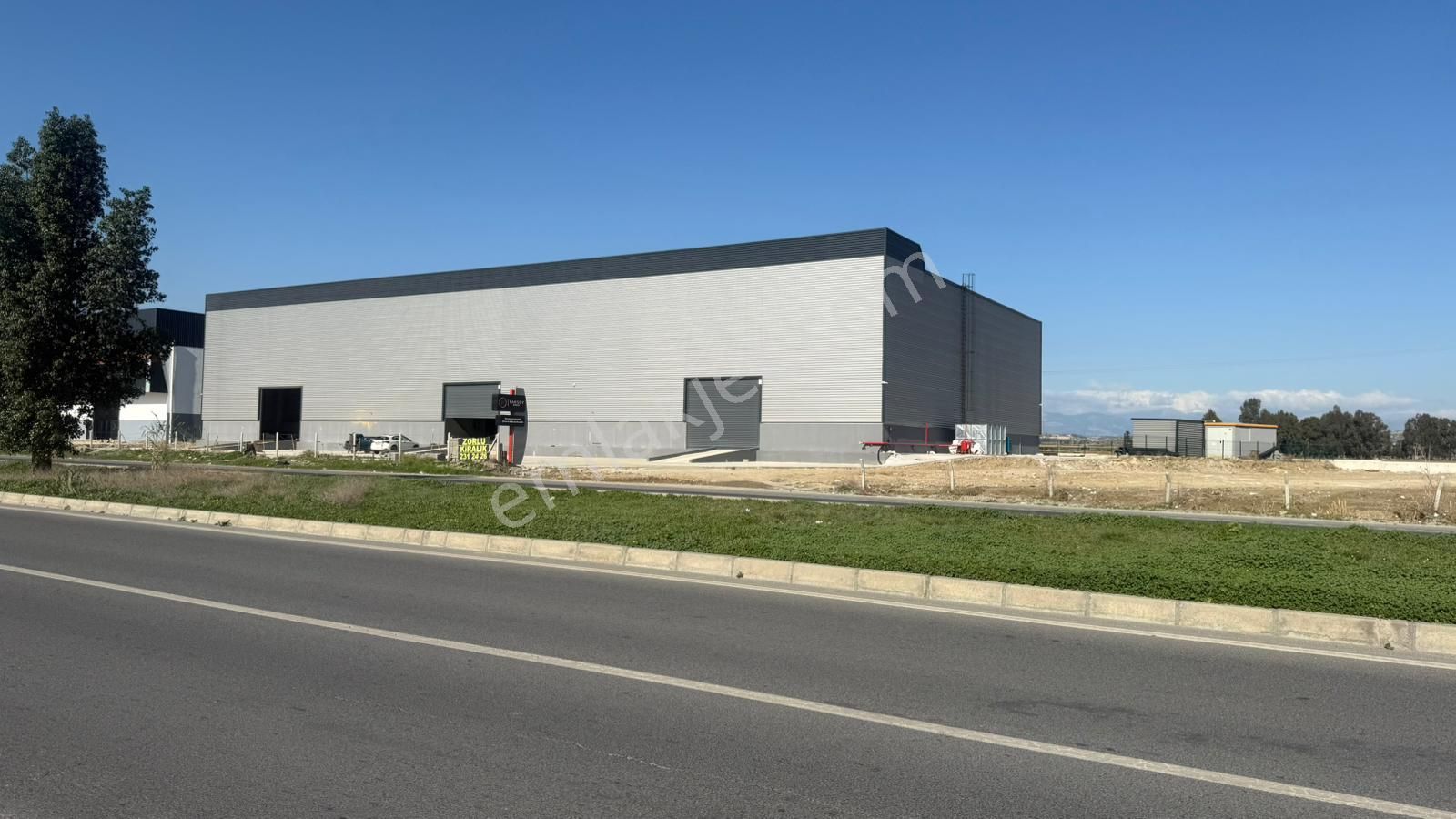 Zorlu'dan E-5 Karayolu Üzerin'de 2000m2 Kiralık İşyeri Depo - Görsel 13