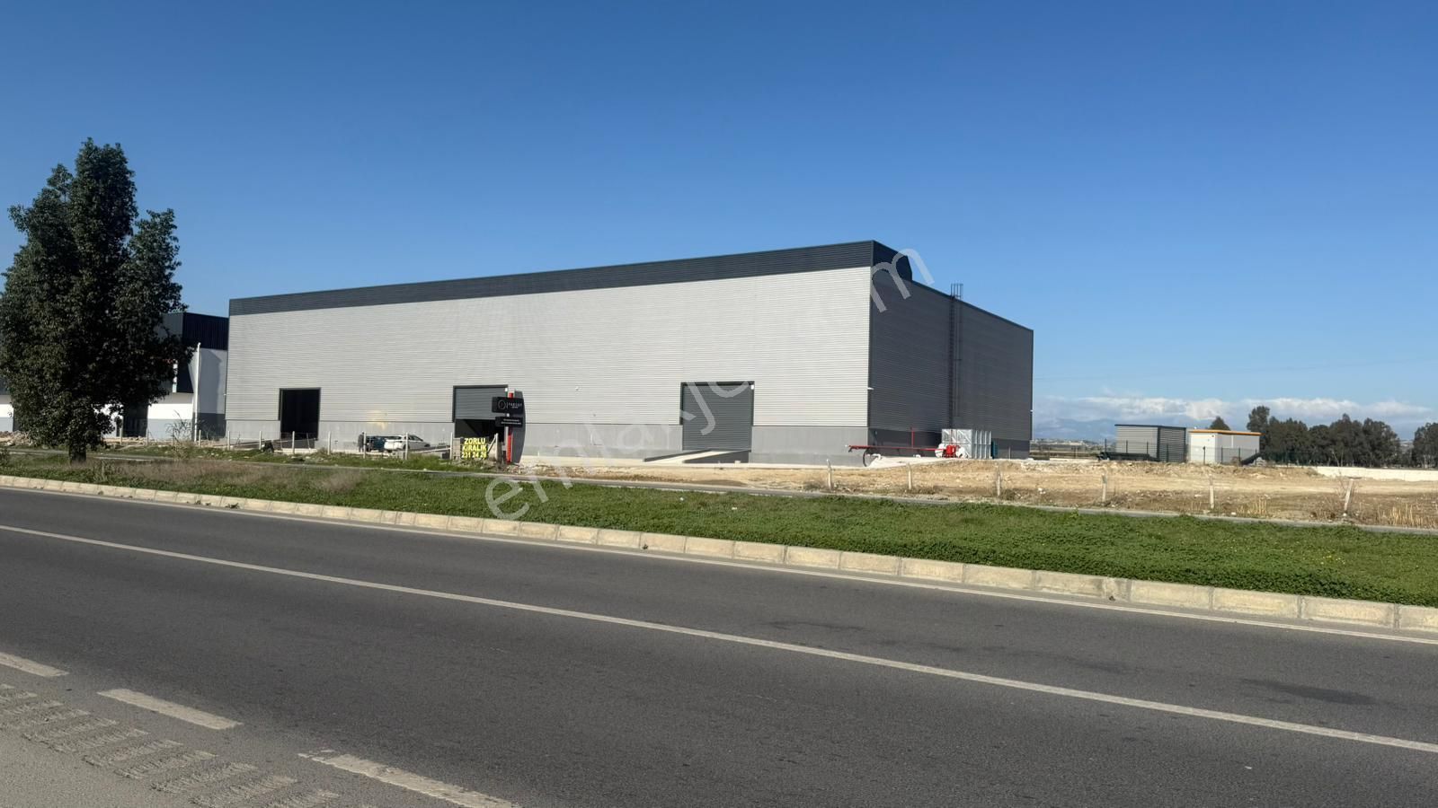 Zorlu'dan E-5 Karayolu Üzerin'de 2000m2 Kiralık İşyeri Depo - Görsel 6