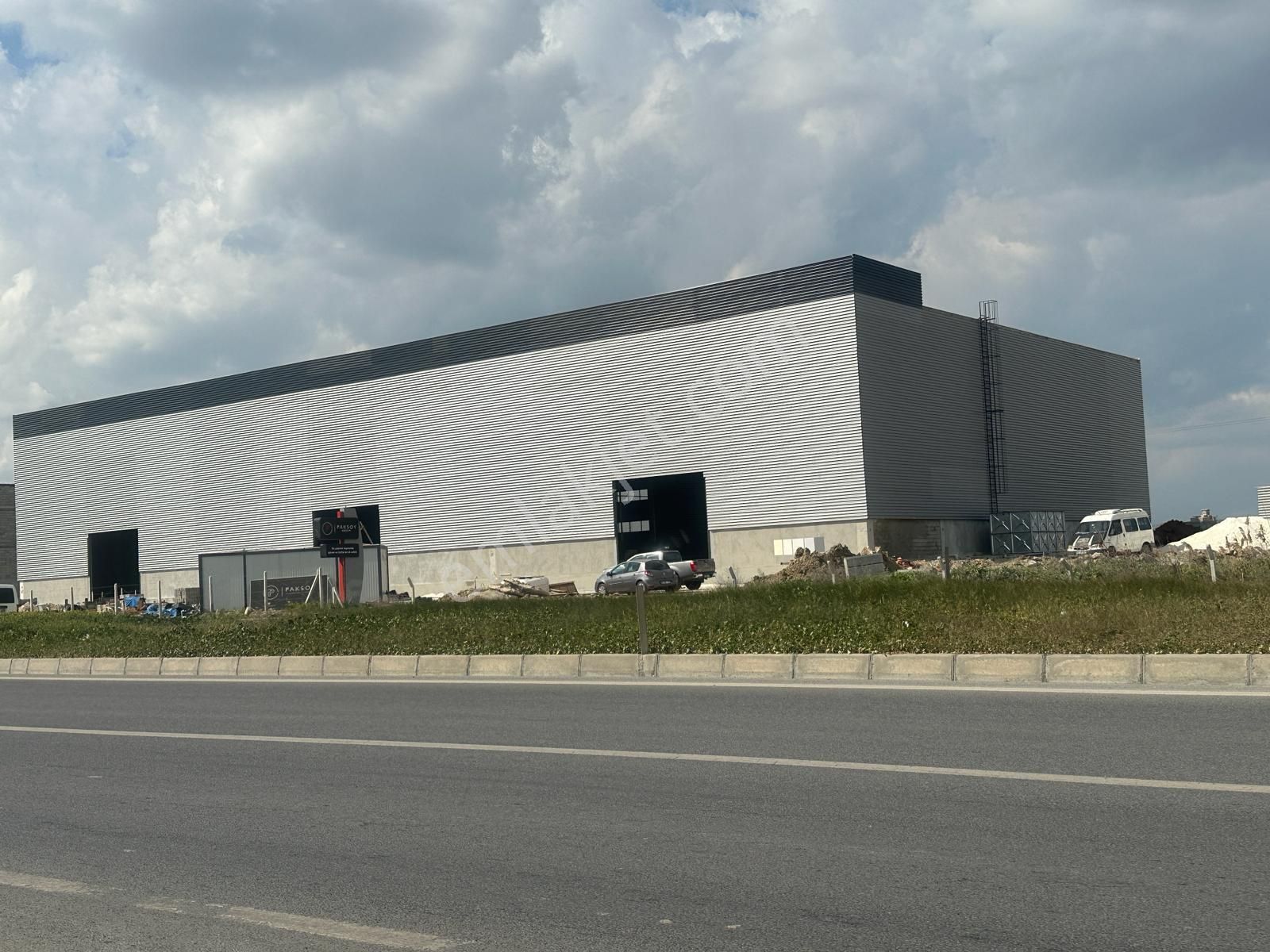 Zorlu'dan E-5 Karayolu Üzerin'de 2000m2 Kiralık İşyeri Depo - Görsel 12