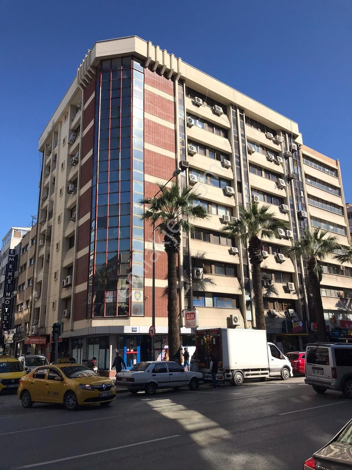 Konumu İle Emsali Yok, Fevzi Paşa Bulvarı Üzeri Köşe 90m2