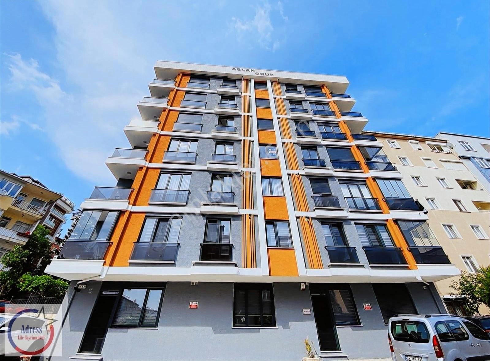 Kartal Yukarı Satılık Daire Kartal'da Deniz Manzaralı 3 Yılık Binada 2+1 90m2 Balkonlu *boş*