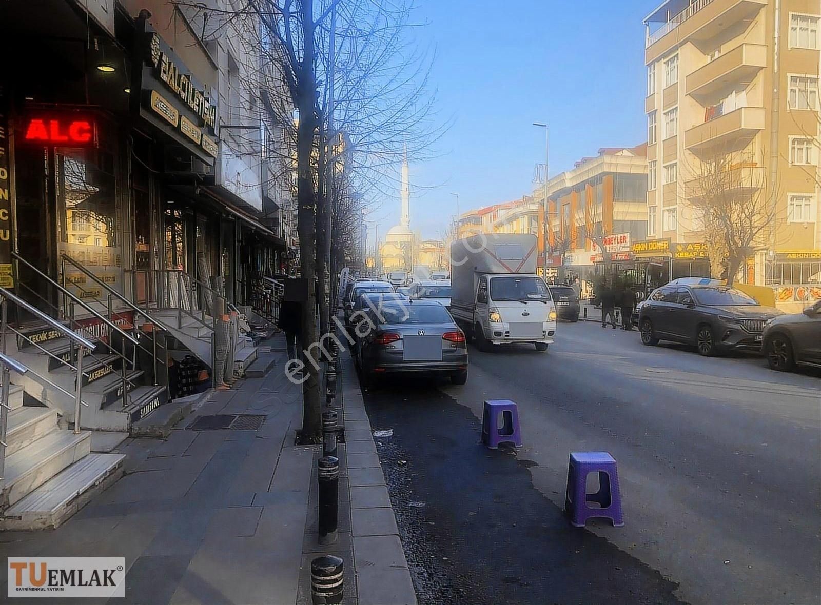 Sefaköy İnönü Maslak Çeşme Cad Üzeri Devren Satılık Giyim Magazı - Görsel 4