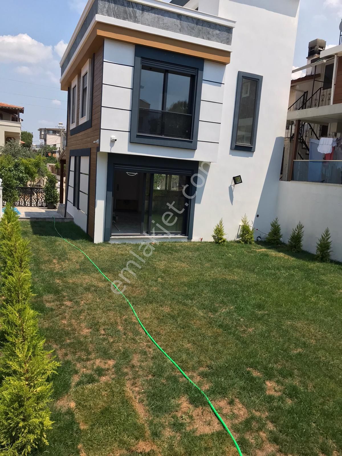 Seferihisar Cumhuriyet Satılık Yazlık Seferihisar Doğanbey Deniz Tarafında Satılık 3+1 Geniş Bahçeli Sıfır Villa