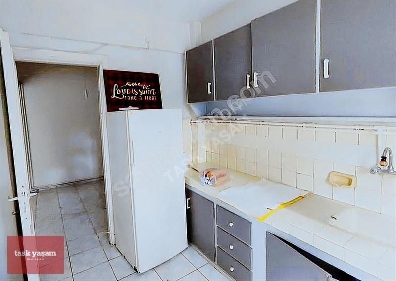 Kadıköy Rasimpaşa Kiralık Daire Kadıköy Rasimpaşa'da Cadde Üzerinde Kiralık 3+1 Daire