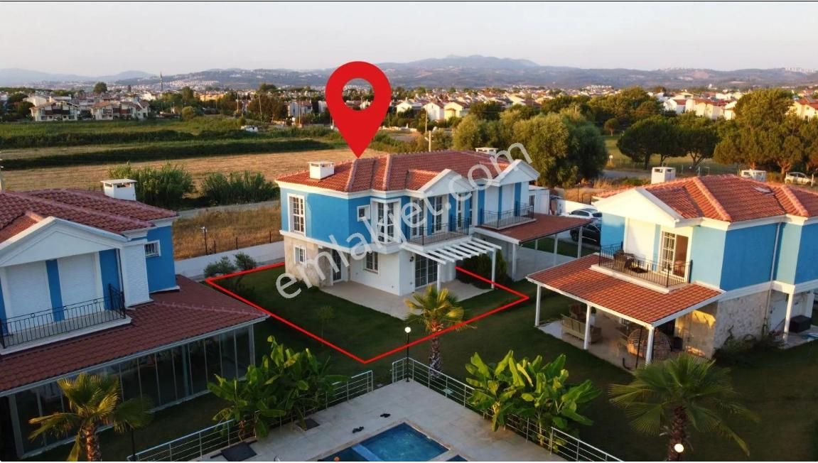 Kuşadası Davutlar Satılık Villa Rs Netten'den Denize Çok Yakın, Havuzlu Sitede Satılık 3+1 Villa