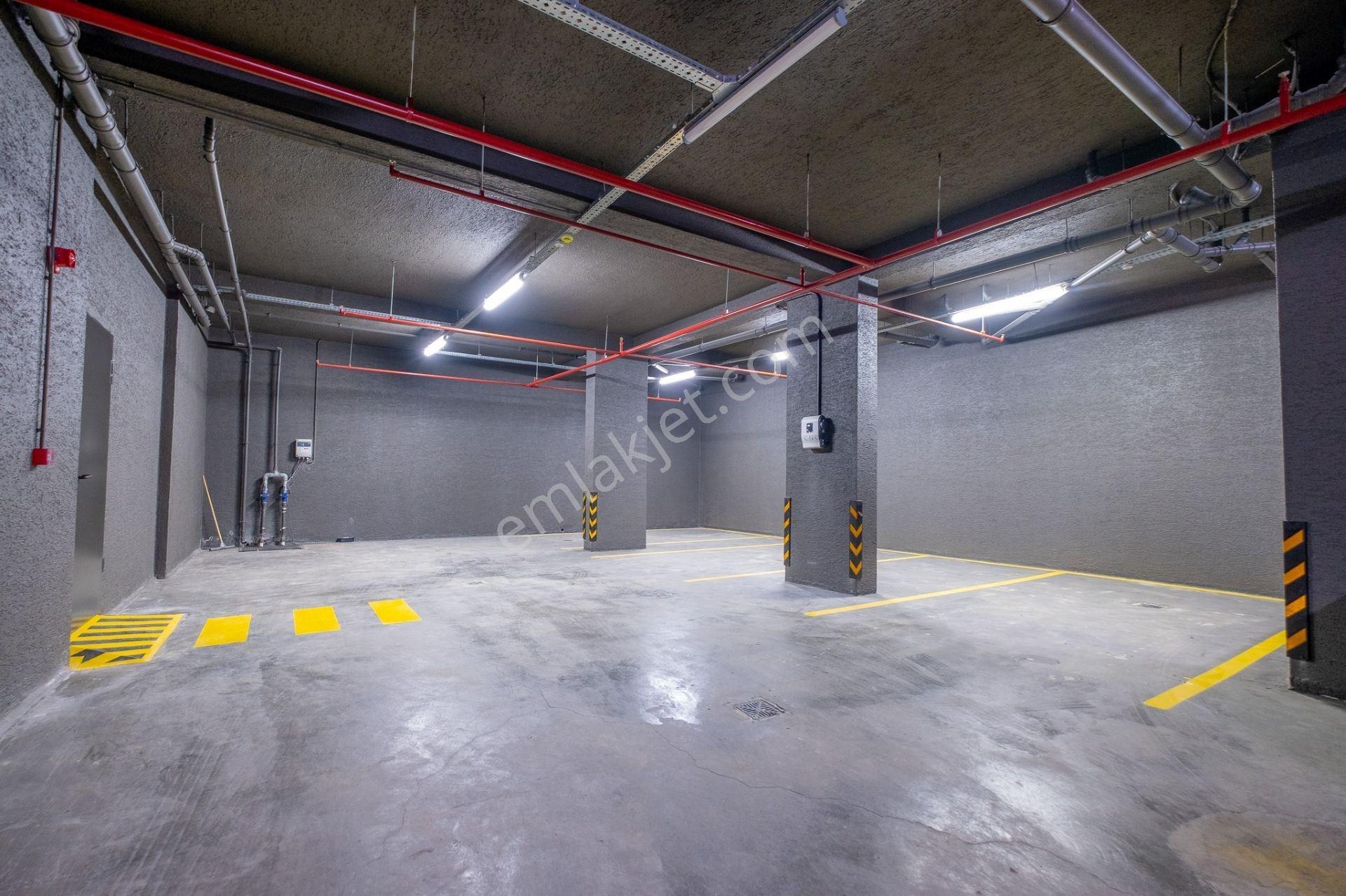 Başakşehir'de Merkezi Konumda, Geniş Bahçeli Ultra Lüks 7+2 Satılık Villa - Görsel 25