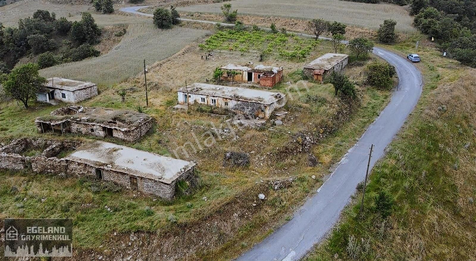 Eşme Dereli Köyü Satılık Müstakil Ev Uşak Eşme'de Asfalt Dibi Elektrik Olan Köy Evi + Dam