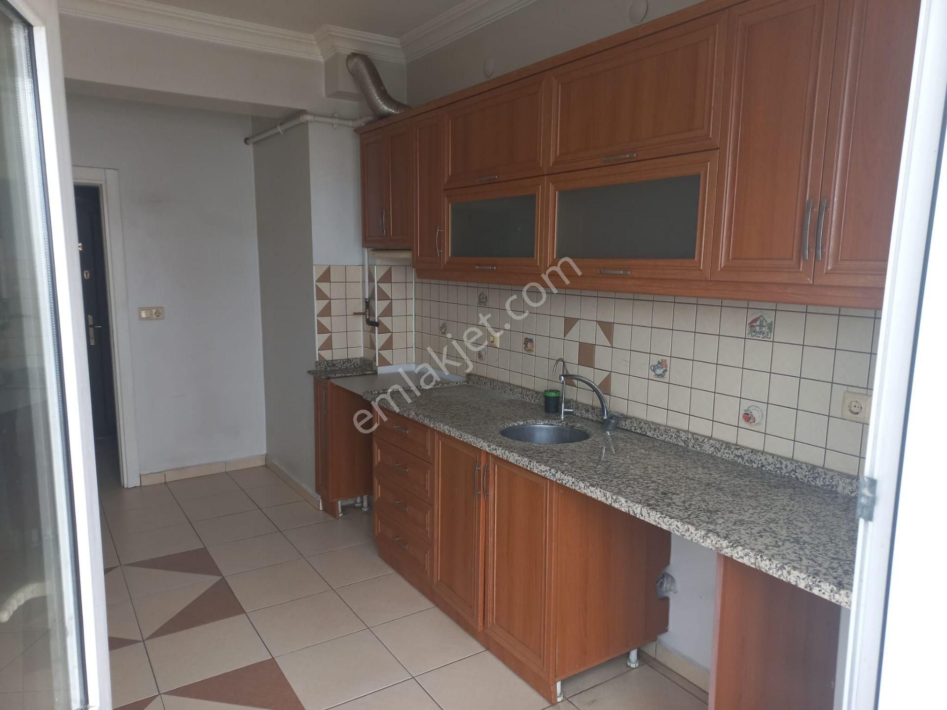 Eğitimciler Cadde Üstü Asansörlü Arakat 80m2 2+1 Satılık Daire