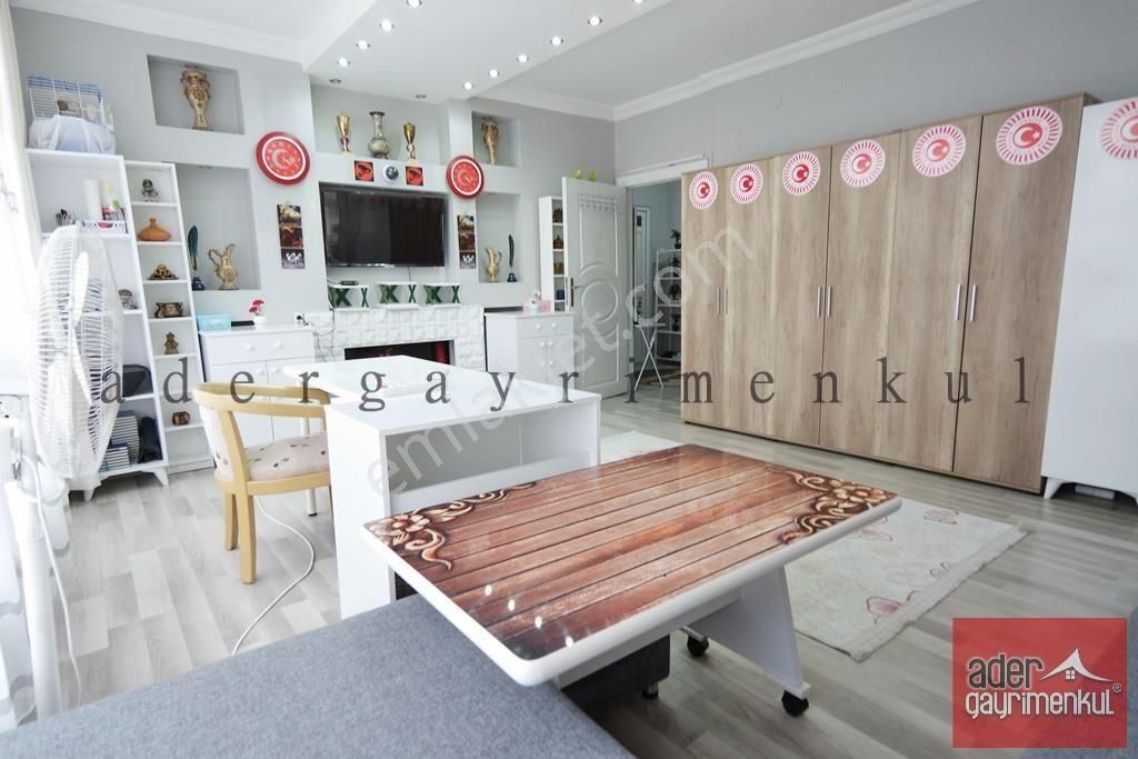 Sıhhıye'de Satılık Katta Ön 4+1 Yapılı Kombili Ader'den