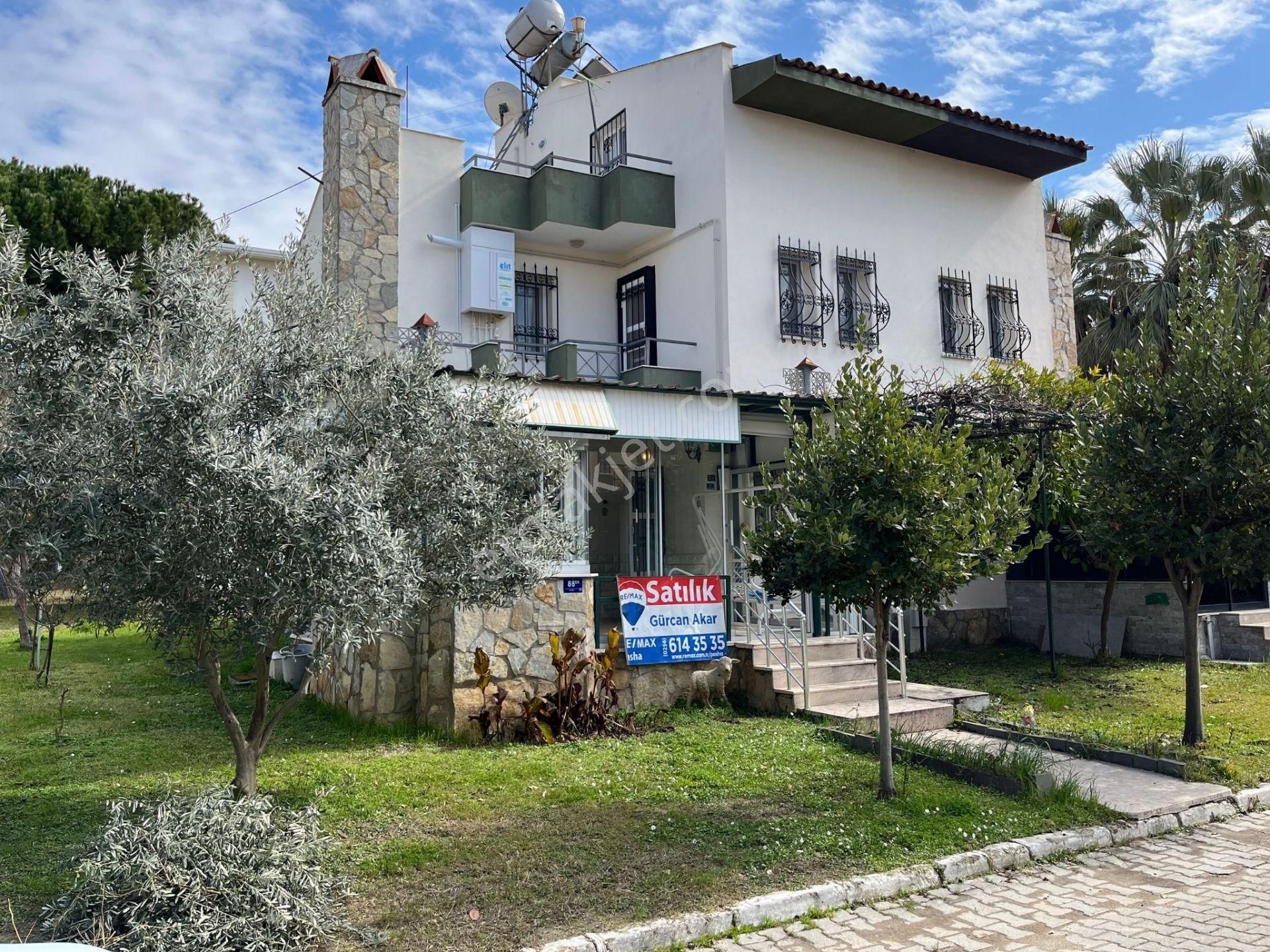 Kuşadası Yavansu Satılık Villa Batı Yakası Sitesi'nde Satılık 4+1 Bahçeli Villa