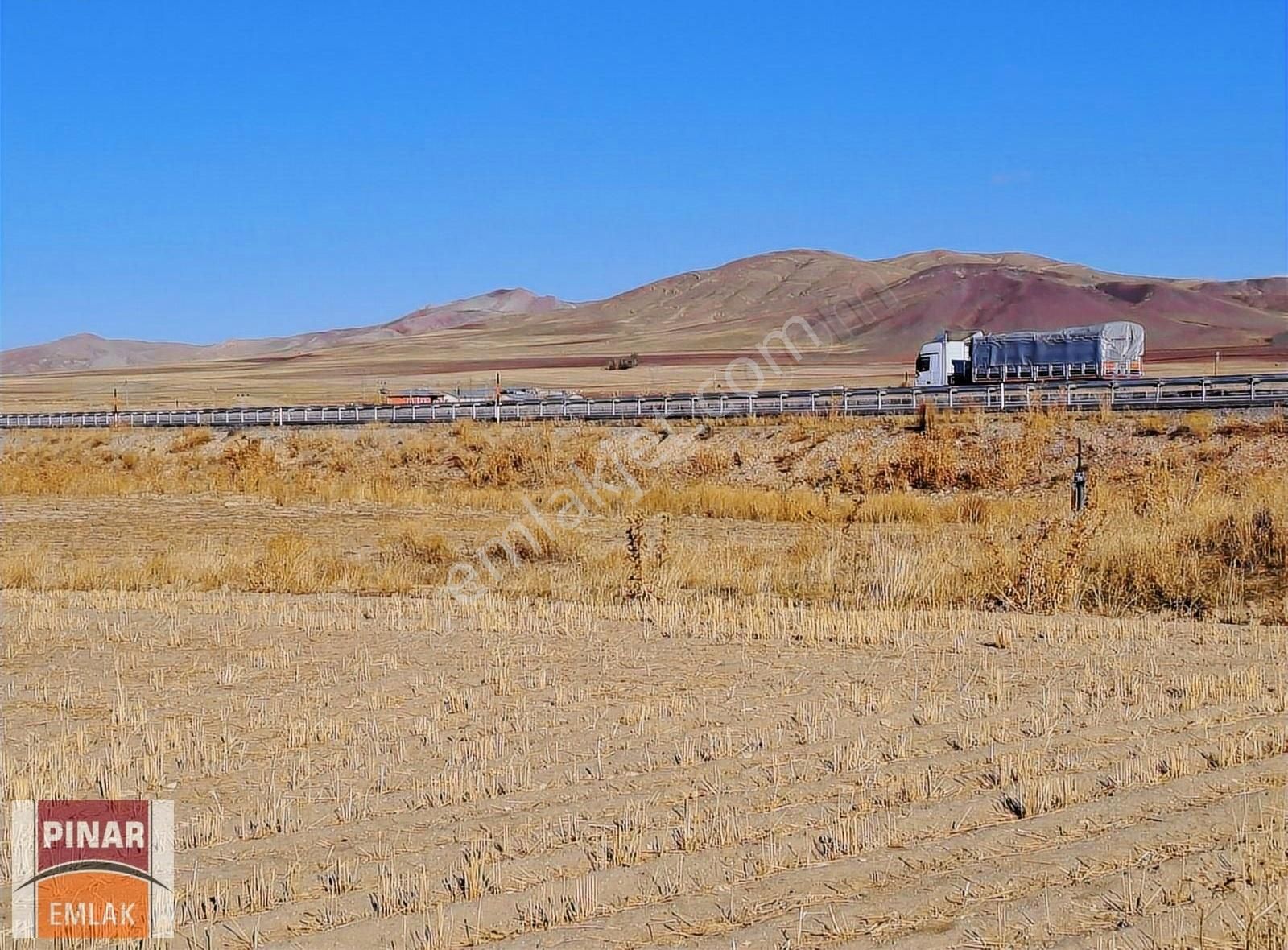 Tuşba Göllü Satılık Tarla Pınar Emlak'tan Göllü'de Erciş Yoluna Sıfır Tarla