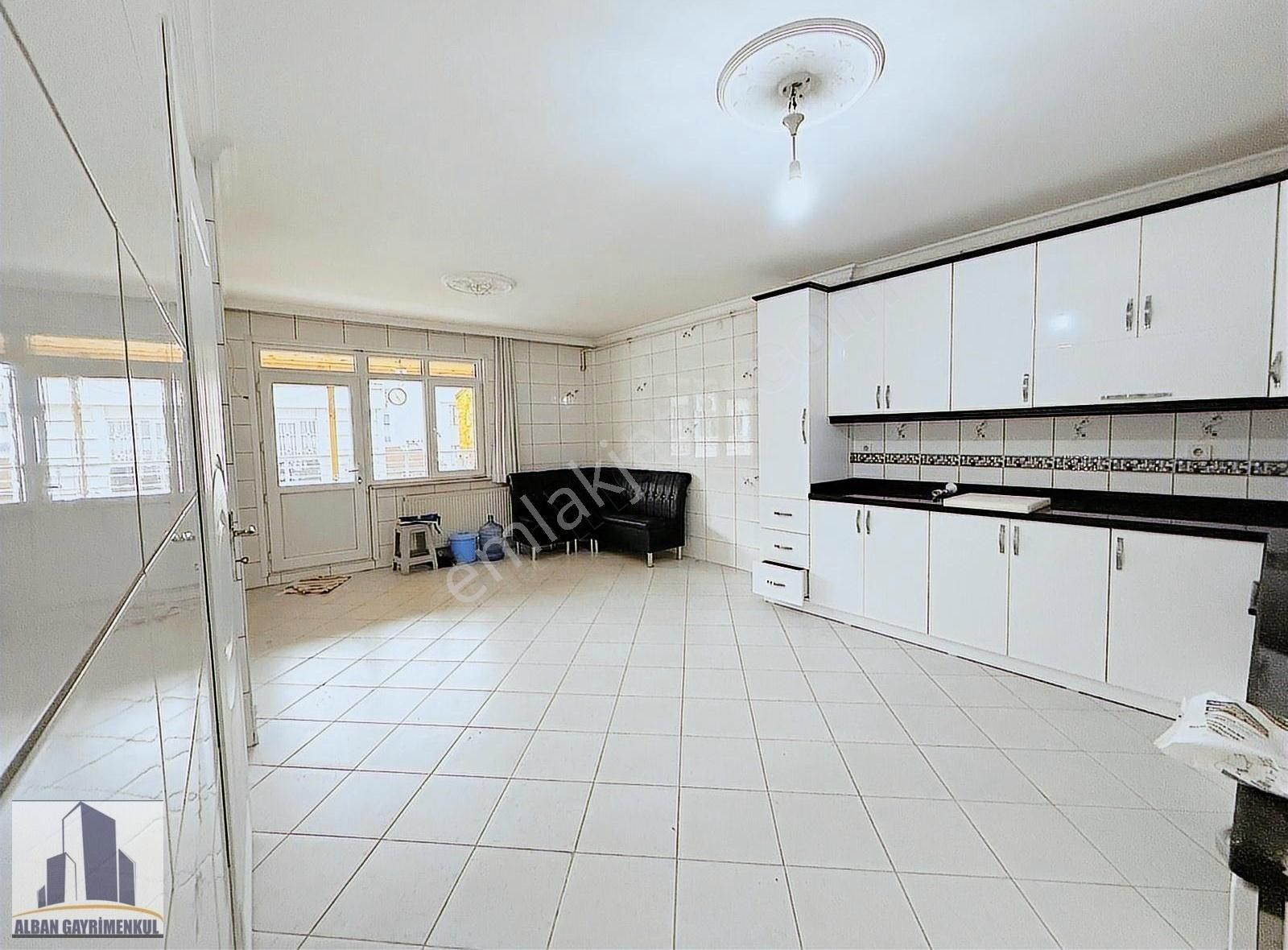 Esenyurt Namık Kemal Satılık Daire Alban'dan Doğan Araslıya 1 Dk Teraslı 225m² 4+2 Satılık Daire