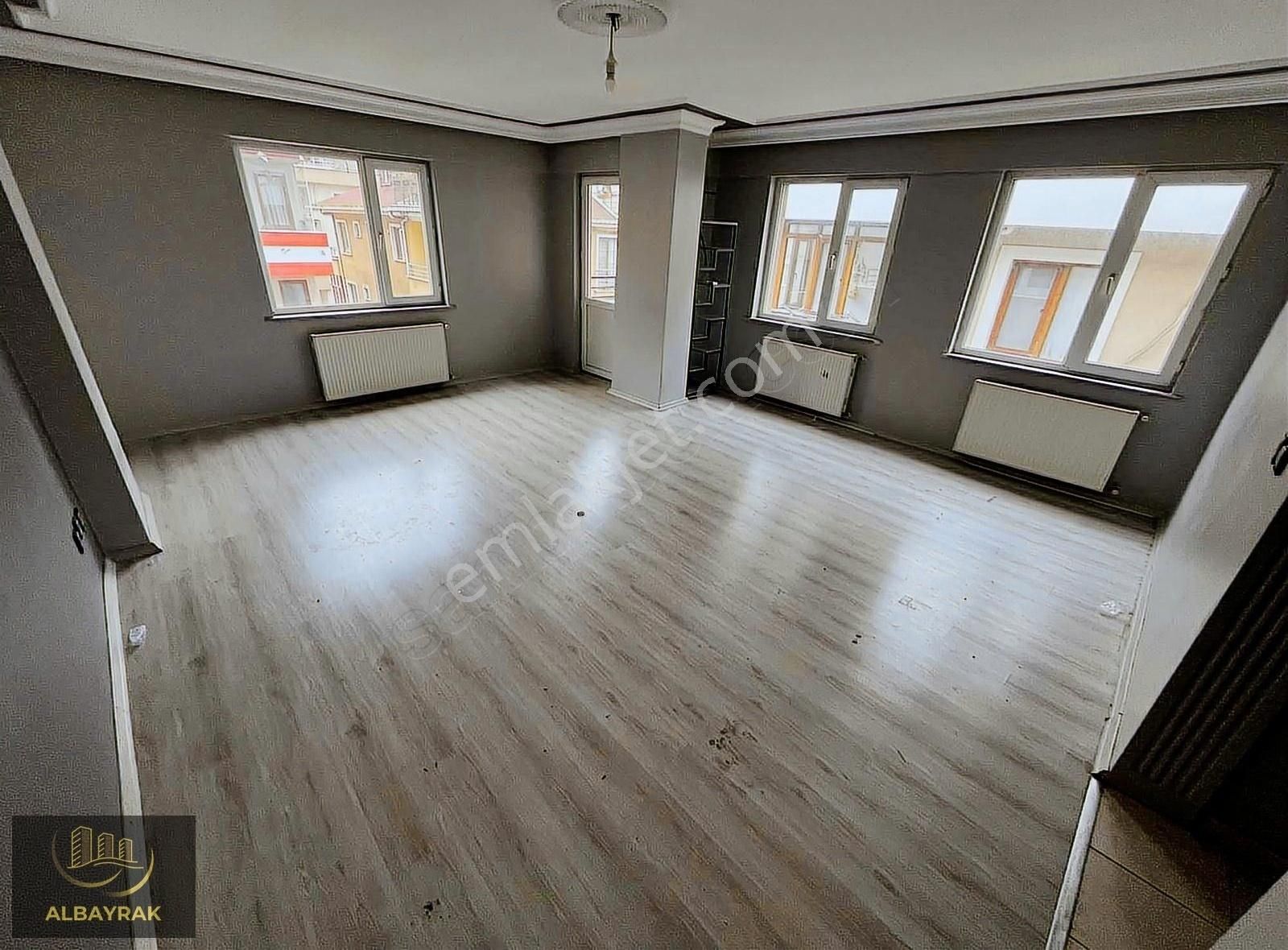 Ümraniye Armağanevler Satılık Daire Albayraktan Metroya Yakın 3+1 140m2 Üst Dubleks Geniş Daire