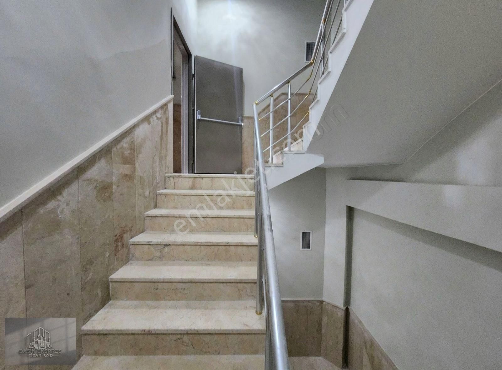 Sulyapıdan 400 M2 Kiralik Sıfır Plaza Katları - Görsel 3