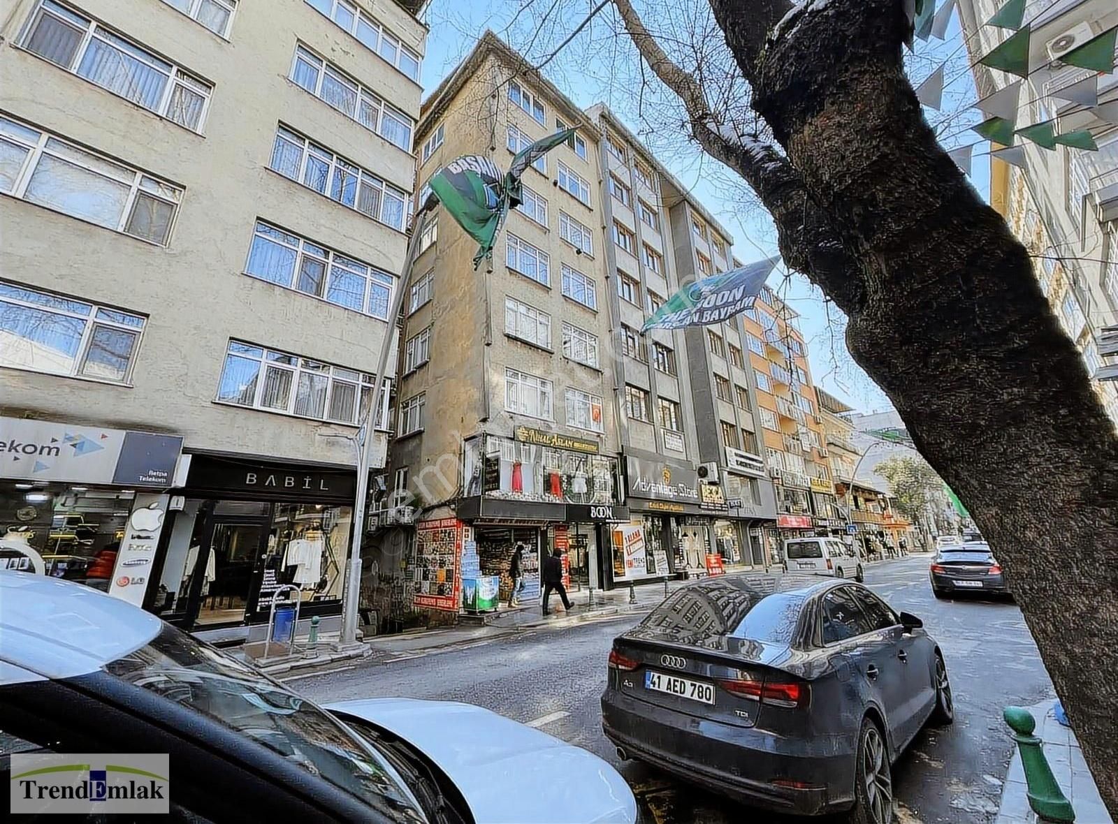 İzmit Ömerağa Satılık Daire İzmit Merkez İnönü Caddesi Üzerinde Satılık 1+1 Daire