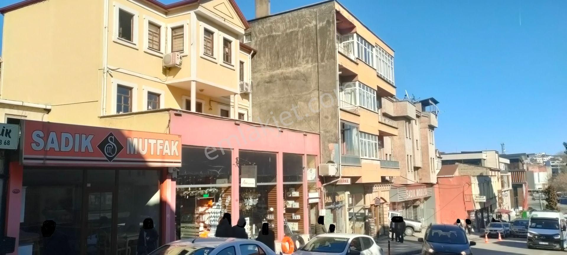 Maraş Caddesi Üzerinde Satılık İş Yeri Komple Bina.2013 De Yenilenmiştir - Görsel 24