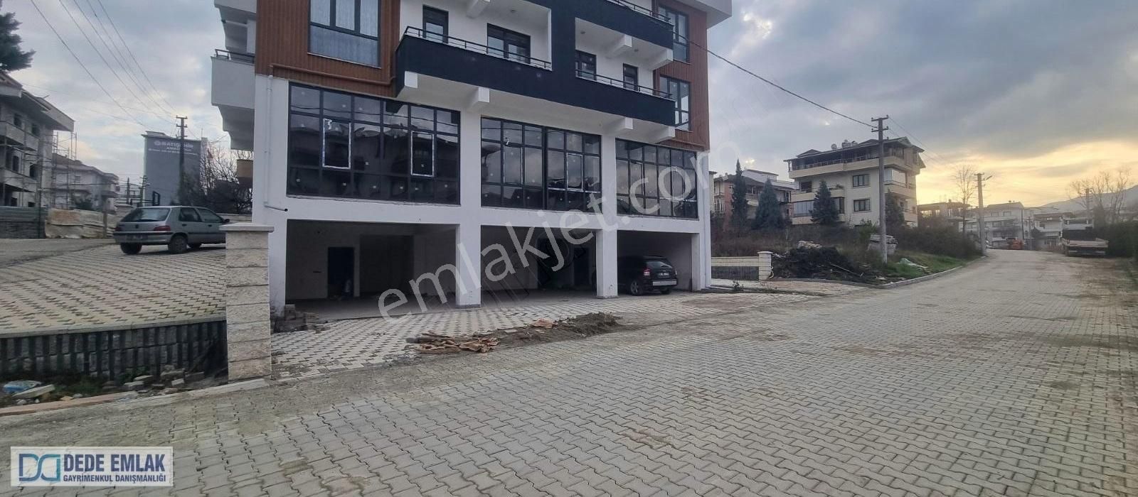 Başiskele Serdar Satılık Ofis Satılık 270 M² Dükkan Ofis