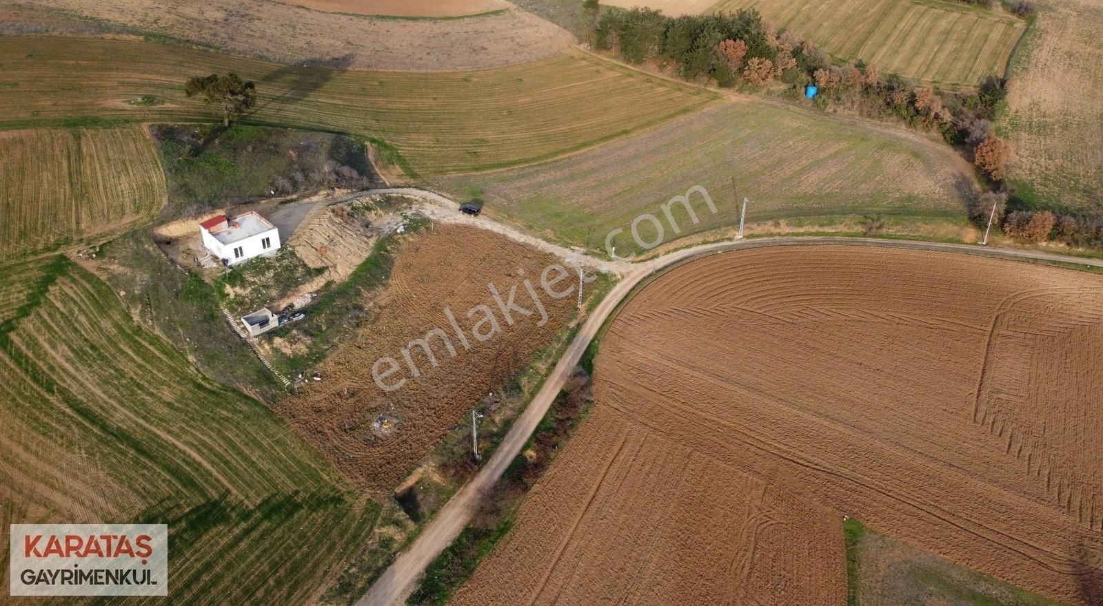 Karataş'tan 8125 M2 Elektriği Yolu Suyu 75m2 1+1 Evi Olan Arazi - Görsel 8