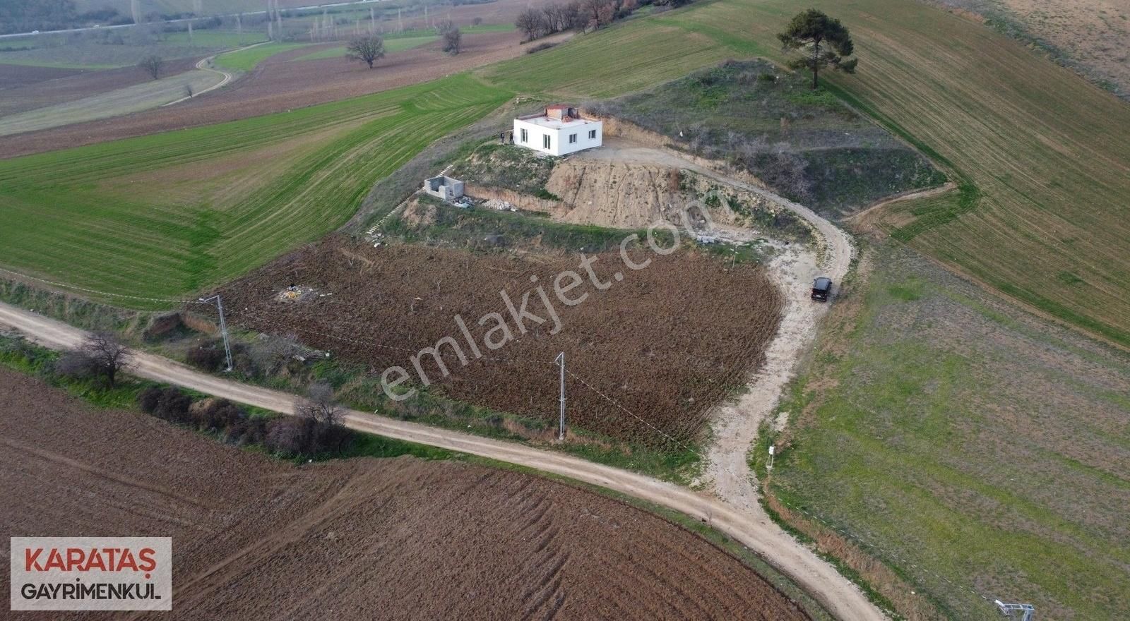 Karataş'tan 8125 M2 Elektriği Yolu Suyu 75m2 1+1 Evi Olan Arazi - Görsel 3