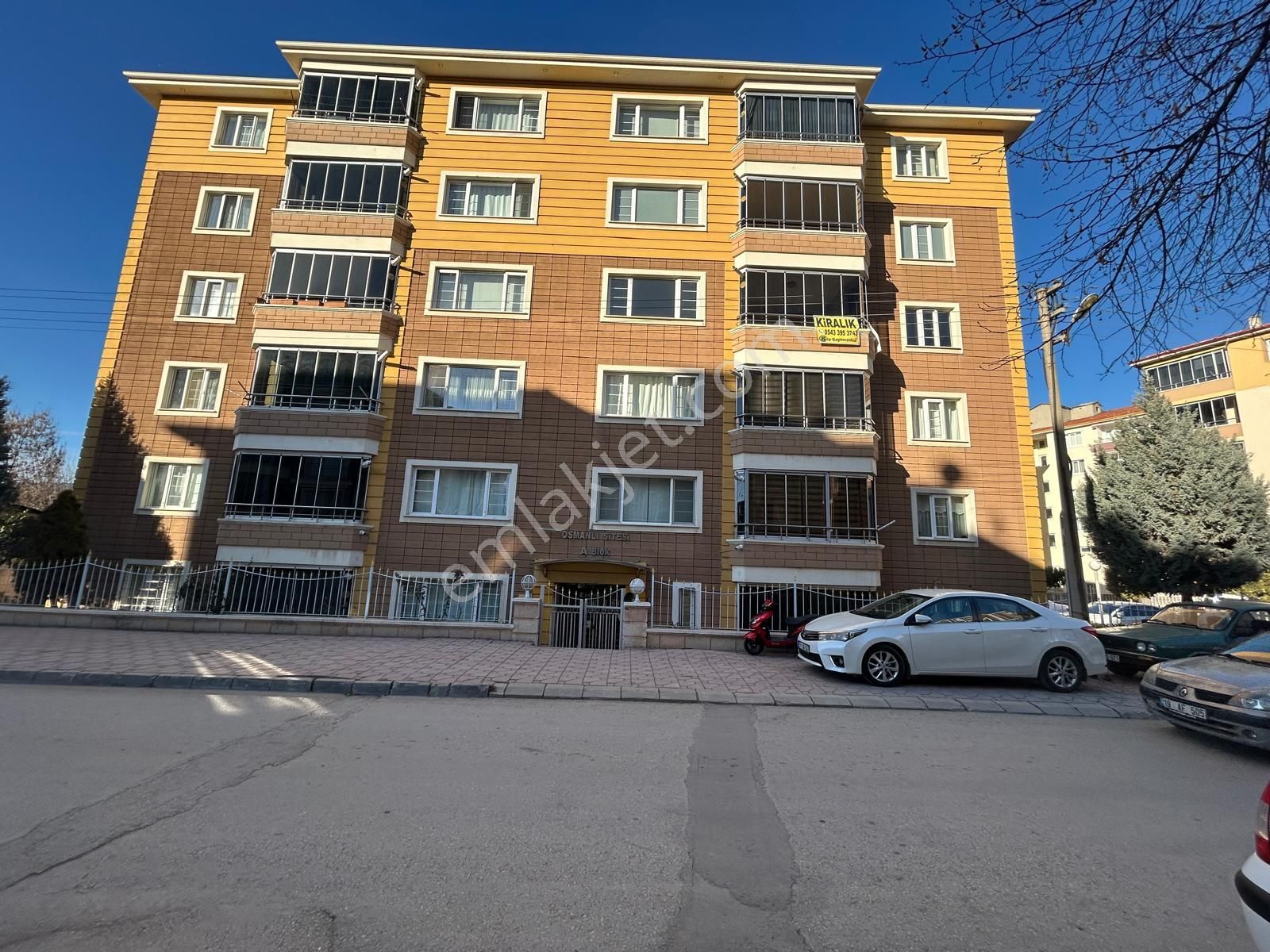 Osmancık Yeni Kiralık Daire Sıla Gayrimenkulden Yeni Mahalle Osmanlı Sitesinde 3+1 3.cü Kat Güney Cephe