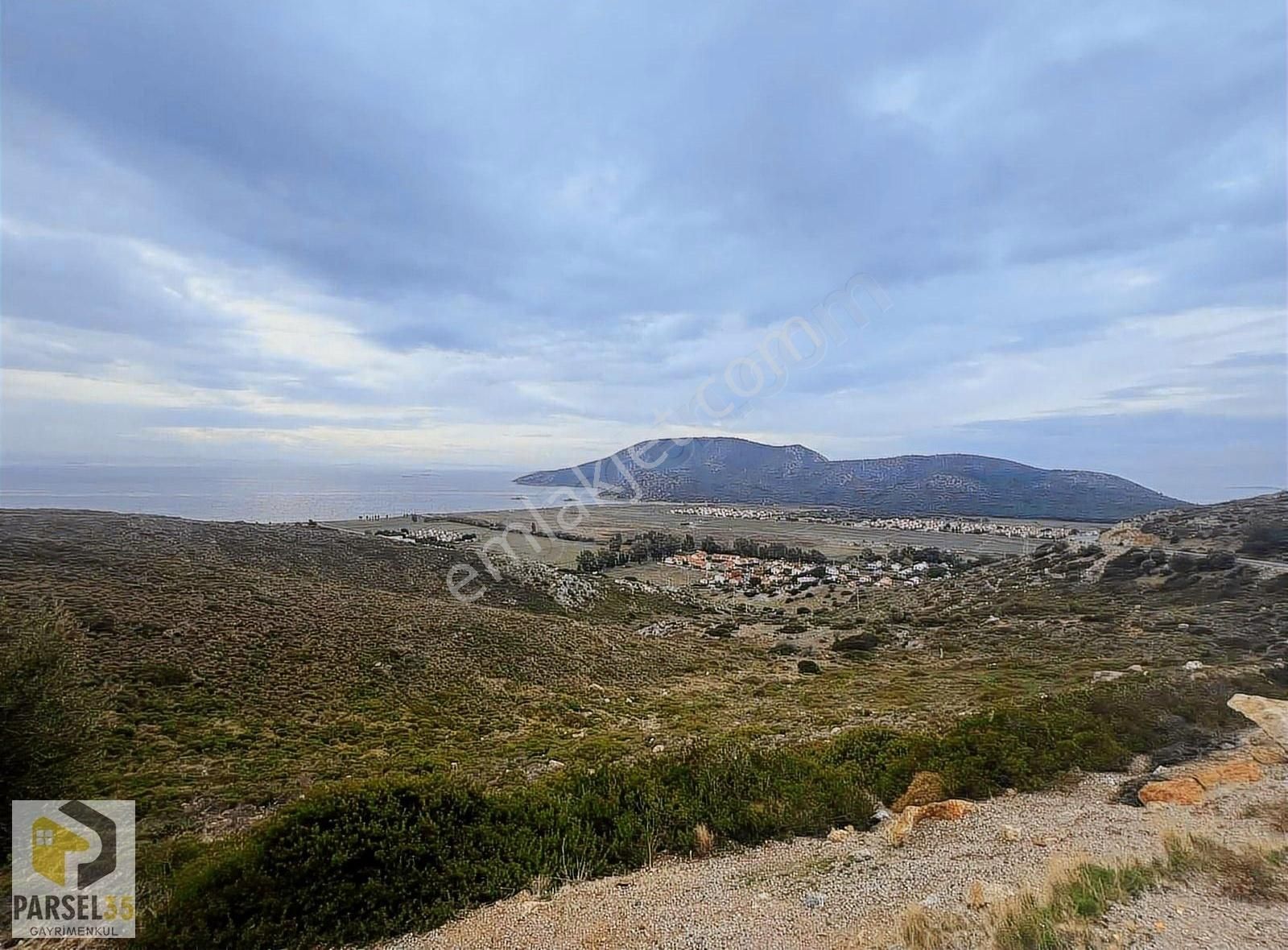 Karaburun Küçükbahçe Satılık Villa Karaburun Küçük Bahçe