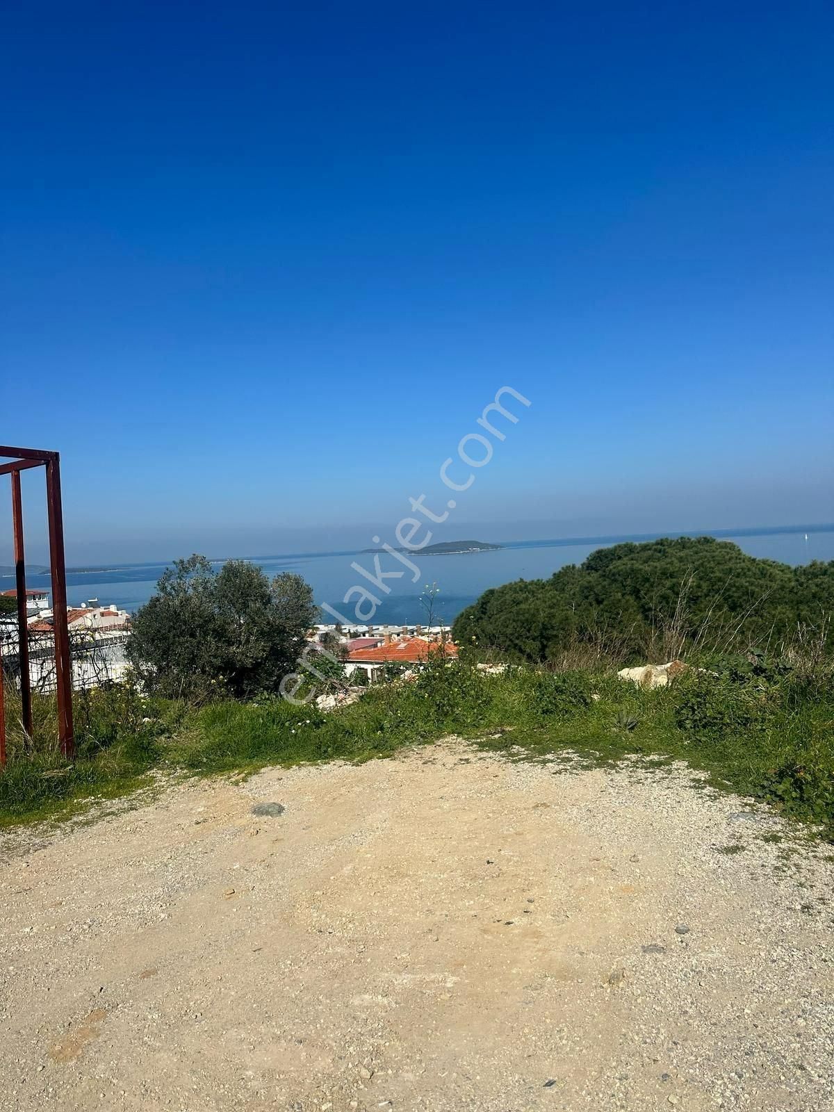 Urla İskele'de 0.50 İmarlı 748 M2