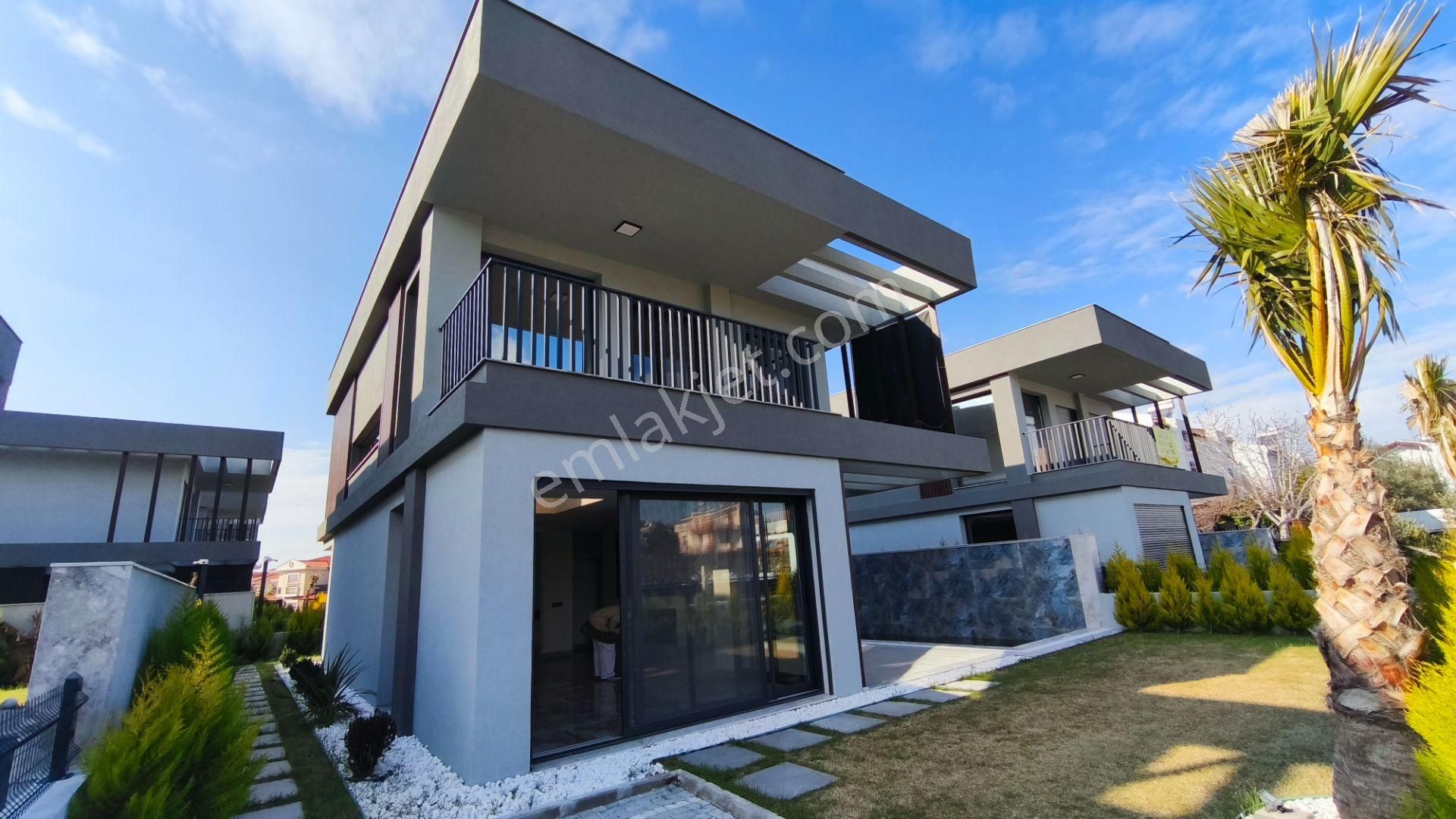 Kuşadası Davutlar Satılık Villa Davutlar Sahil Sitelerinde 4+1 Müstakil Sıfır Kalitede Son Villa