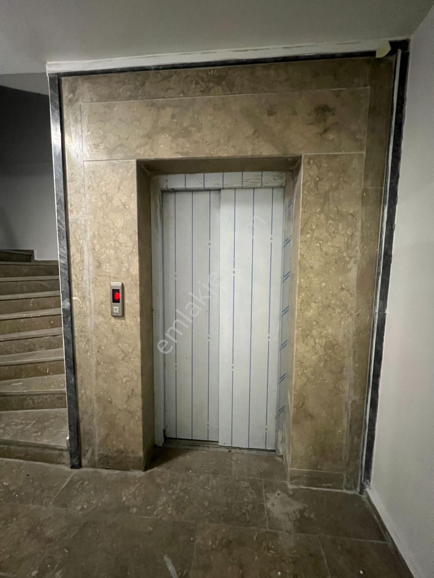 Mahmutbey'de 498 M² Komple Kiralık Bina İş Merkezi - Görsel 17