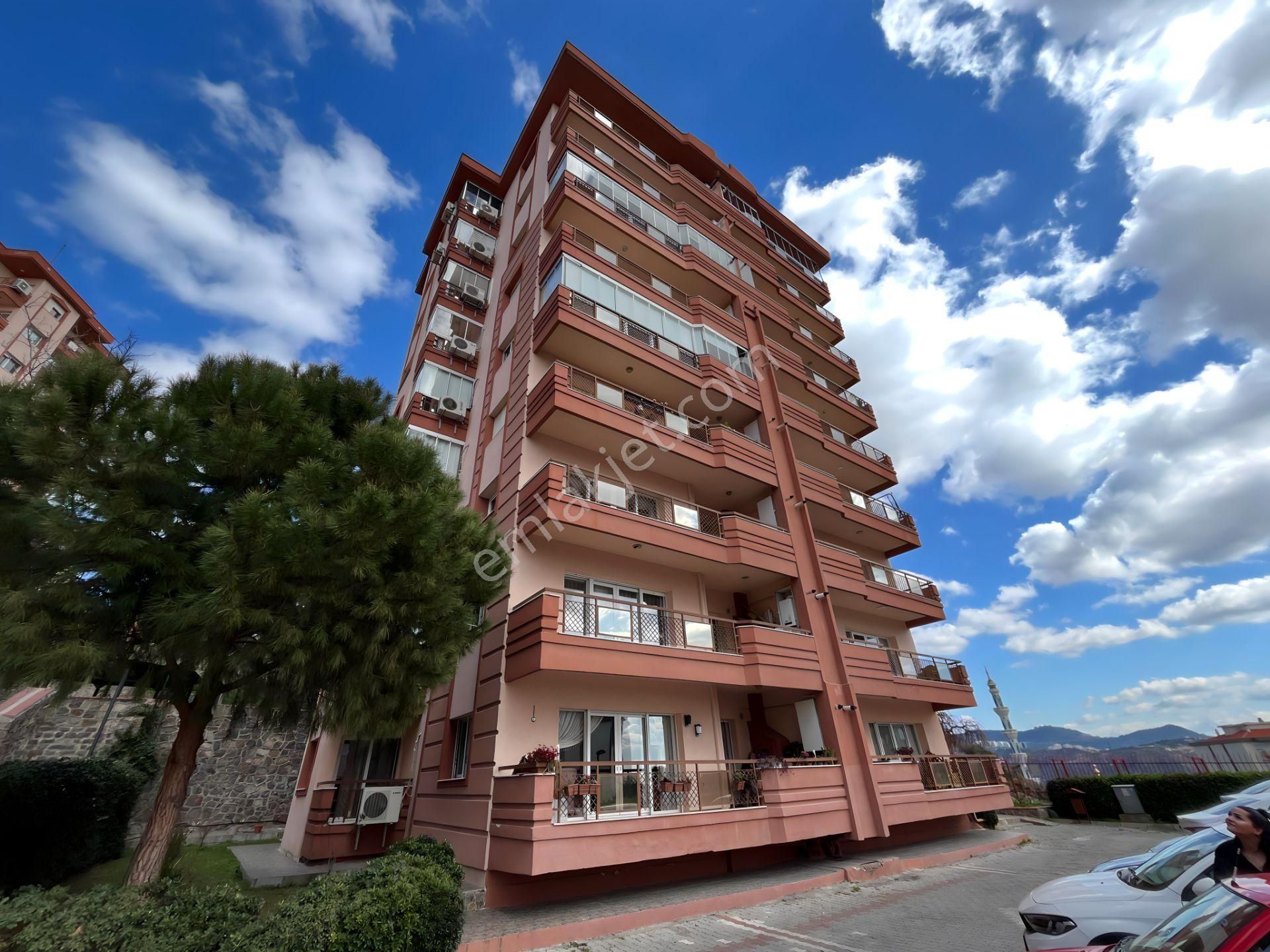 Karşıyaka Mustafa Kemal Satılık Daire Ketenci Sitesi'nde Havuzlu 3 Cepheli 168m² Satılık 3+1 Daire