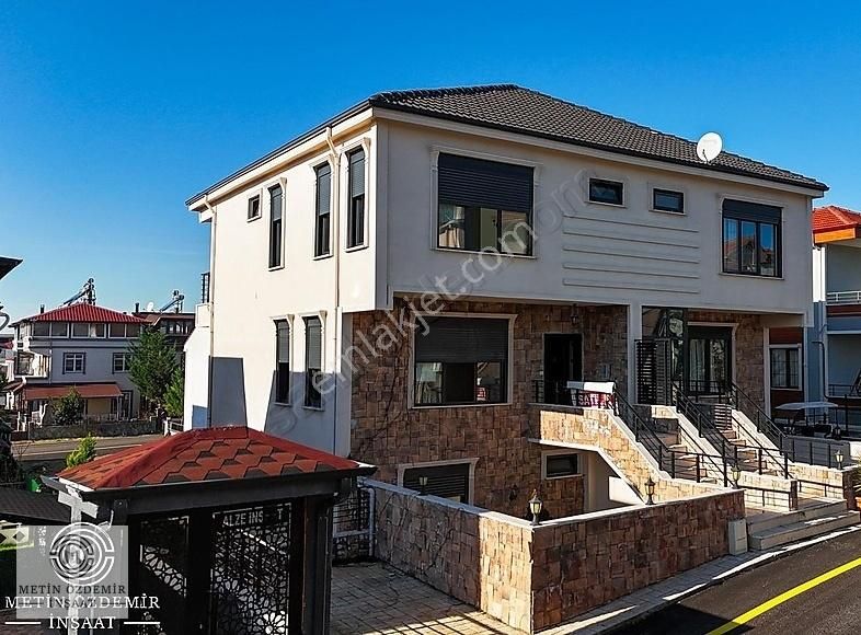 Müstakil Havuzlu Ve Müstakil Girişli Geniş 5+1 Triplex**