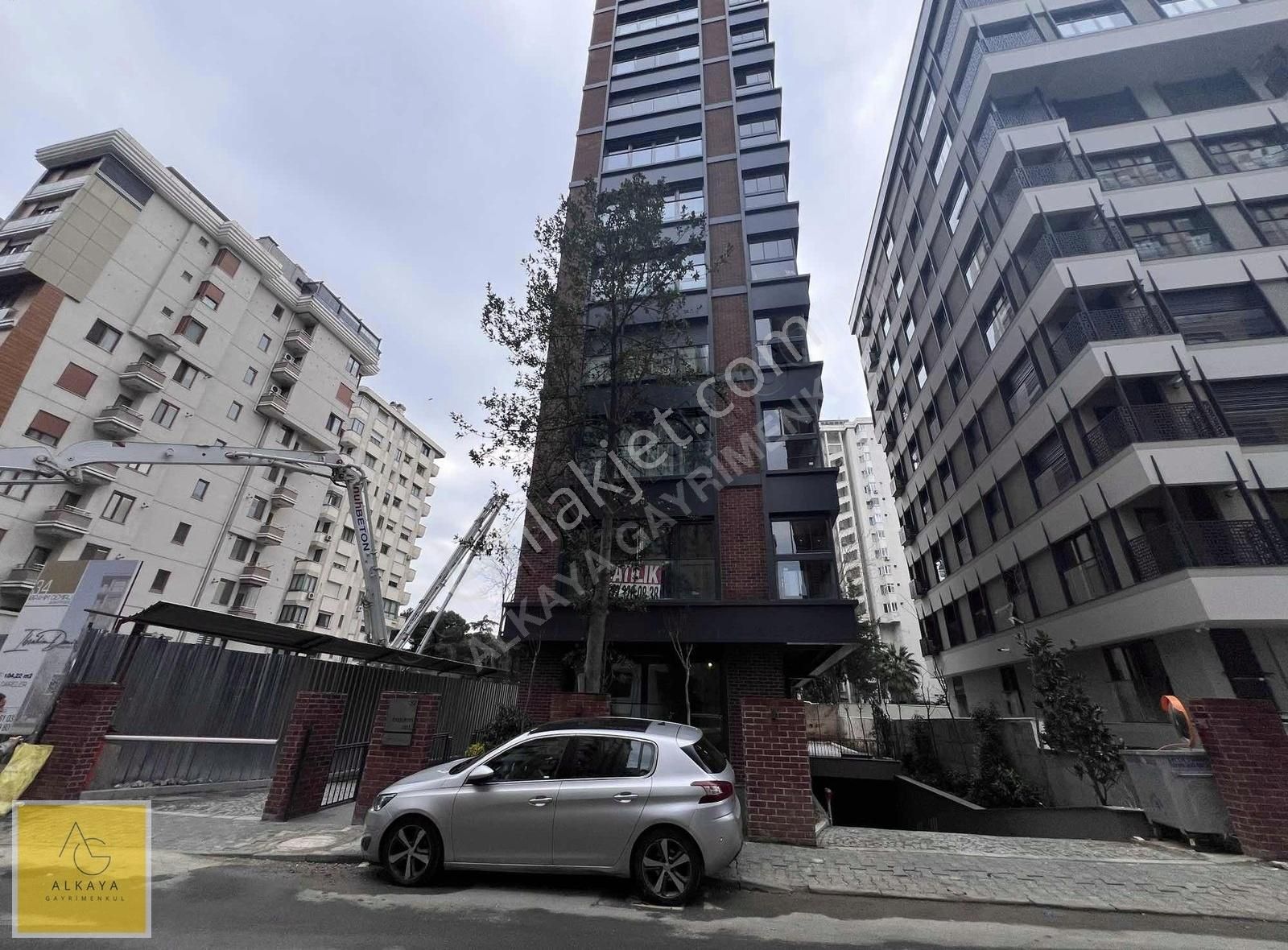 Kadıköy Caddebostan Satılık Daire Alkaya'dan Caddebostan Sahilde Göztepe Parkına Yakın 135m² 3+1