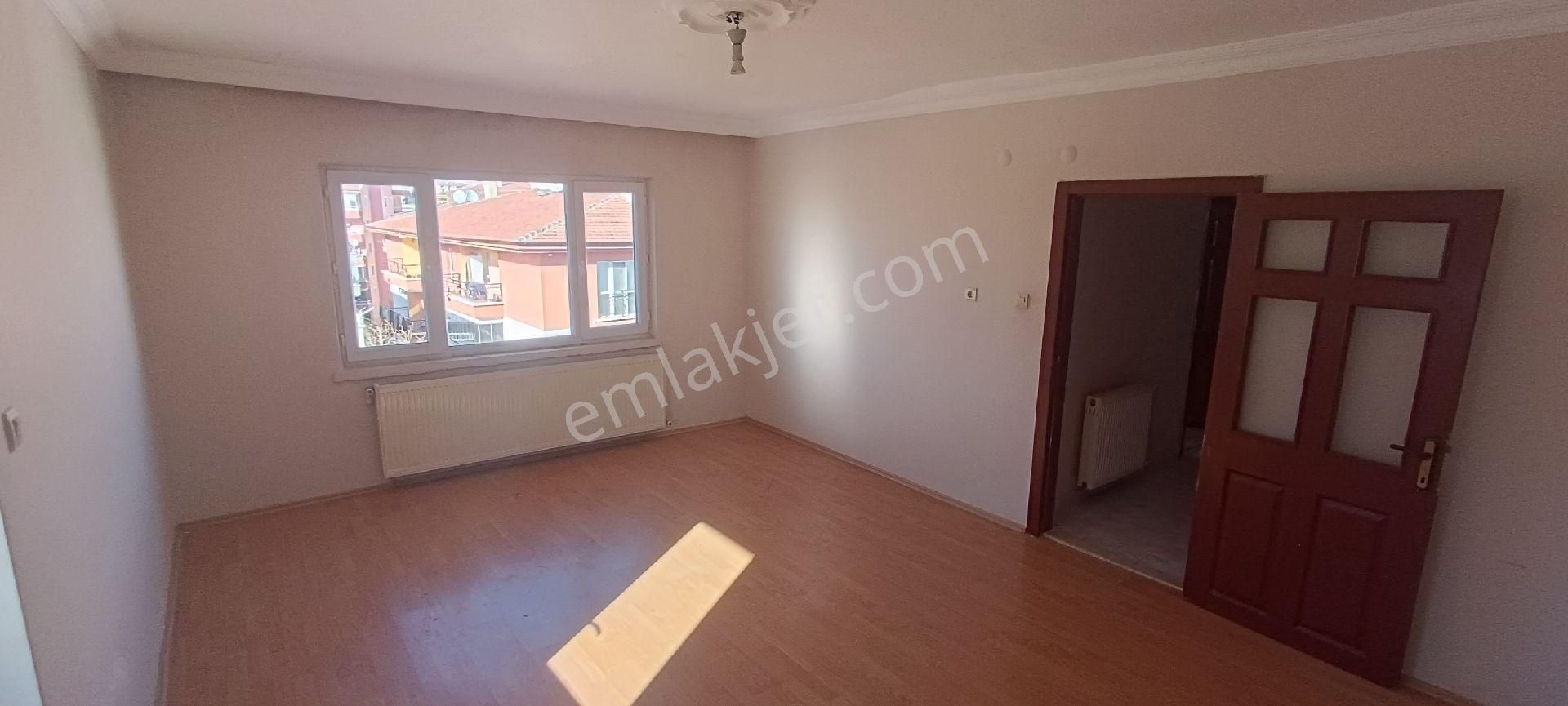 Asansörlü*bağımsız Salon*deprem Projeli*yeşilova'ya Yakın*iskanlı*krediye Uygun*3+1*2007 Yılı Yapımı